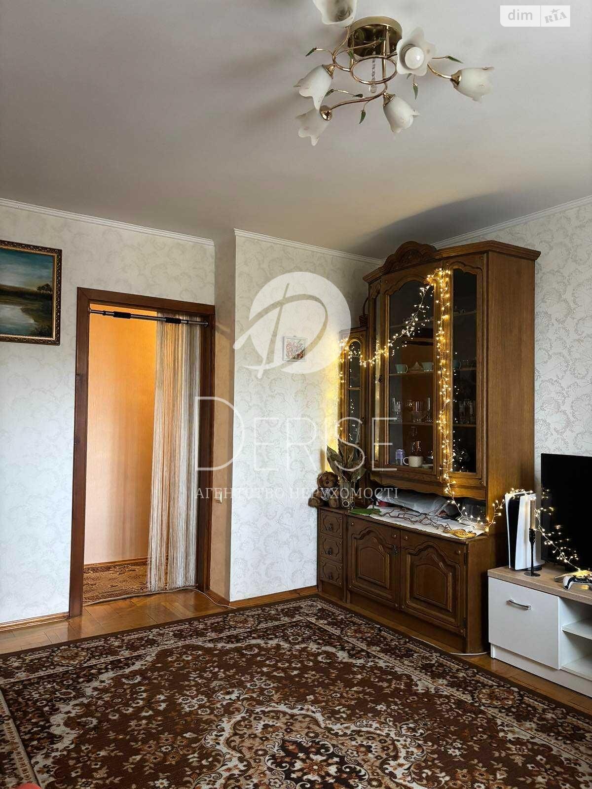 Продаж трикімнатної квартири в Києві, на вул. Олени Теліги 43, район Шевченківський фото 1 Продаж трикімнатної квартири в Києві, на вул. Олени Теліги 43, район Шевченківський фото 1