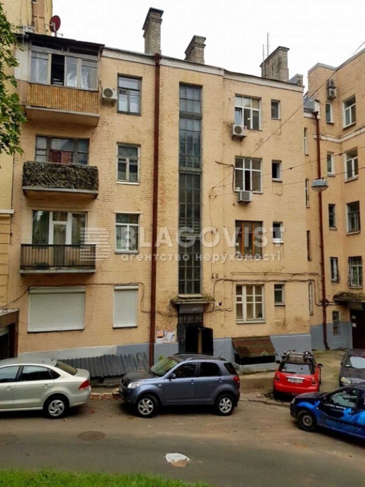 Продаж трикімнатної квартири в Києві, на вул. Костельна 6, район Шевченківський фото 1