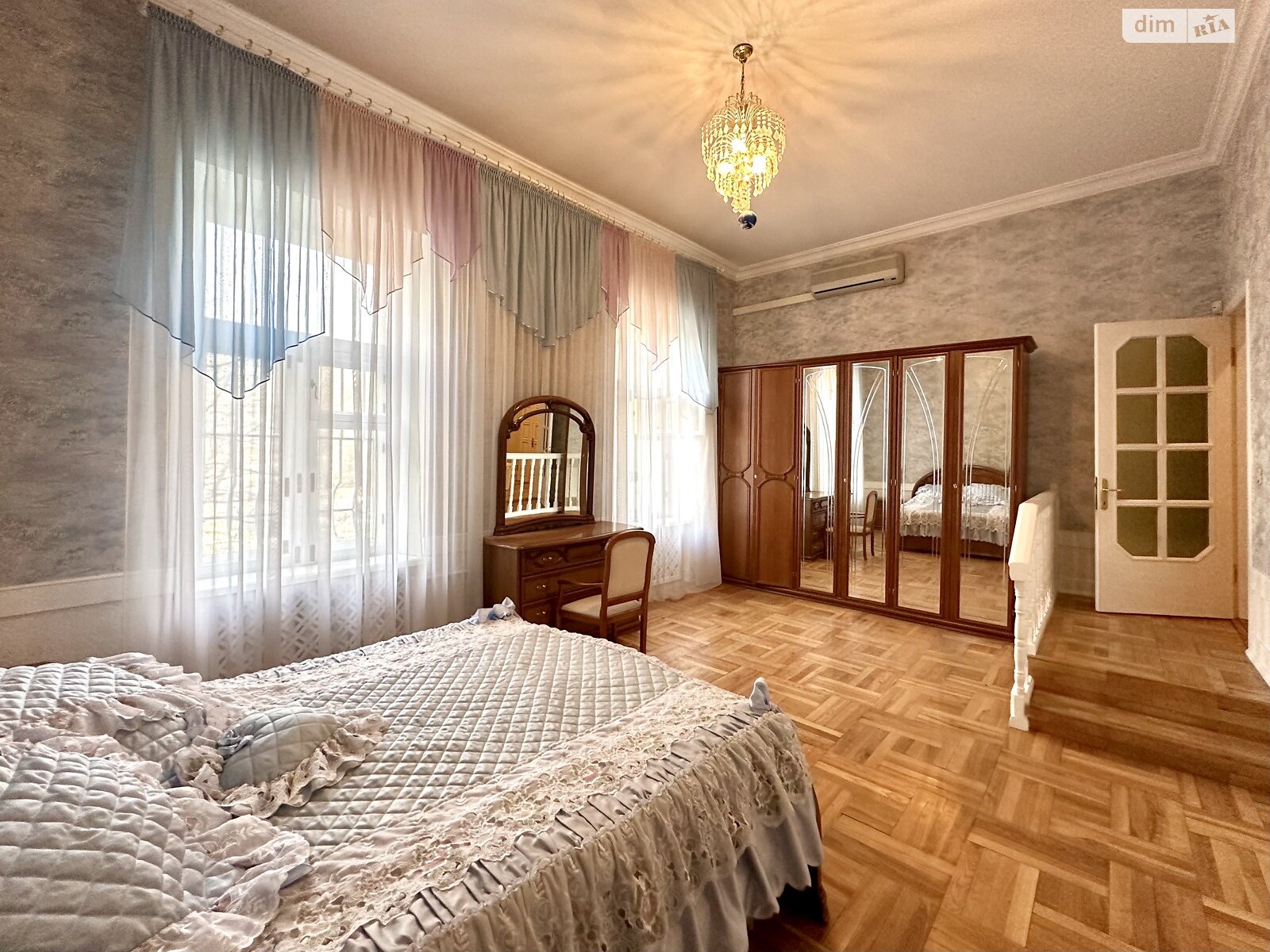 Продажа трехкомнатной квартиры в Киеве, на ул. Александра Конисского 30, район Шевченковский фото 1 Продажа трехкомнатной квартиры в Киеве, на ул. Александра Конисского 30, район Шевченковский фото 1