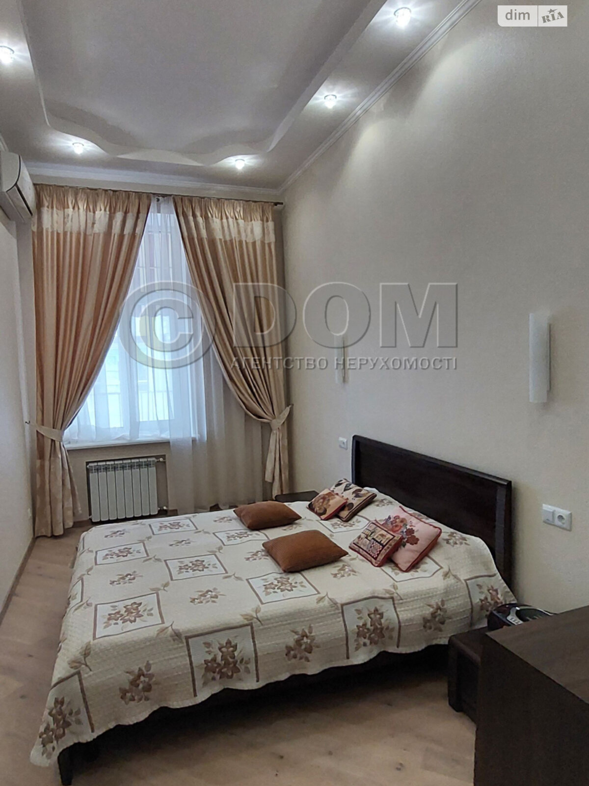 Продаж двокімнатної квартири в Києві, на вул. Михайлівська 22Б, район Шевченківський фото 1 Продаж двокімнатної квартири в Києві, на вул. Михайлівська 22Б, район Шевченківський фото 1