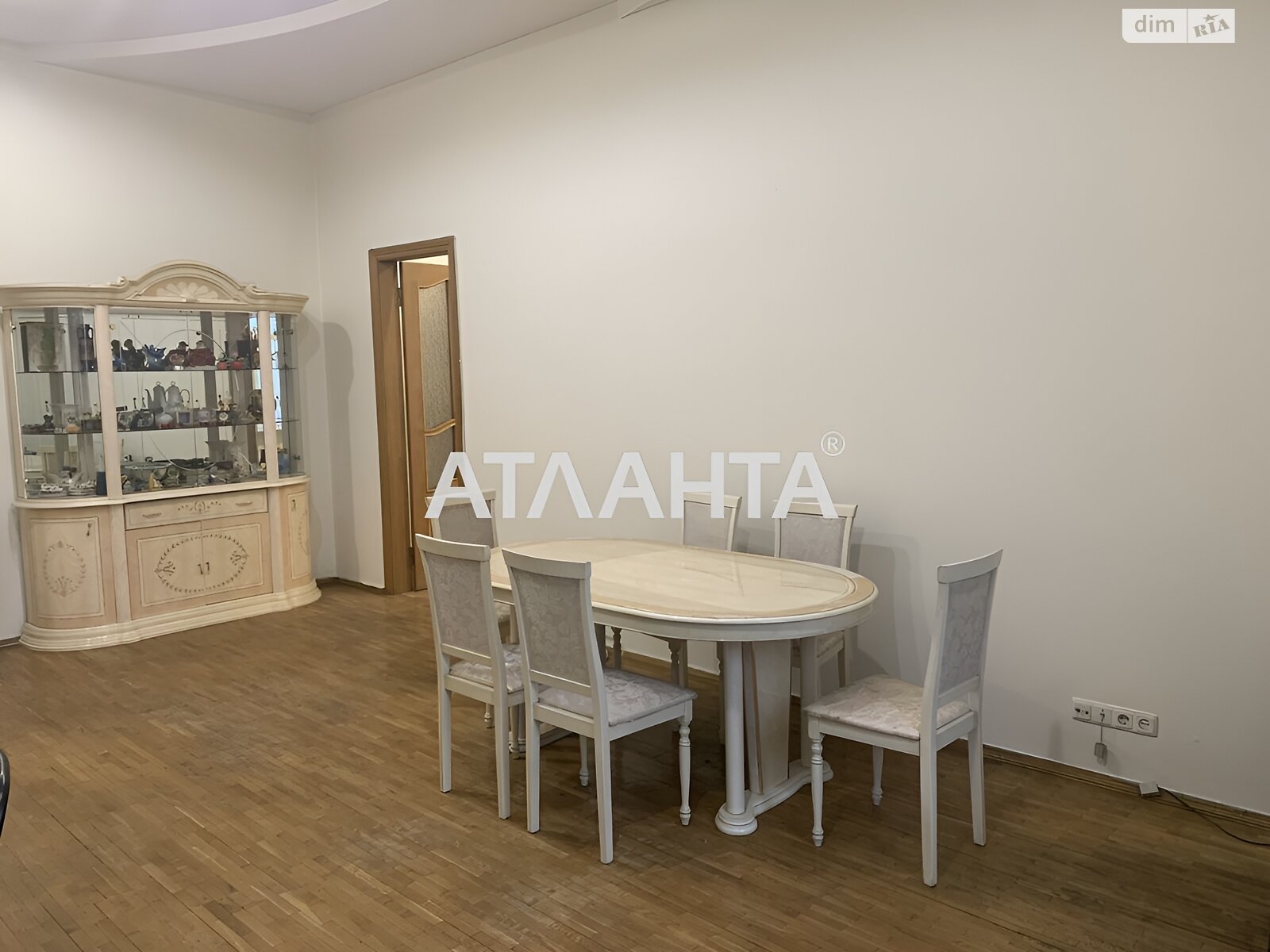 Продажа трехкомнатной квартиры в Киеве, на ул. Михайловская, район Шевченковский фото 1 Продажа трехкомнатной квартиры в Киеве, на ул. Михайловская, район Шевченковский фото 1