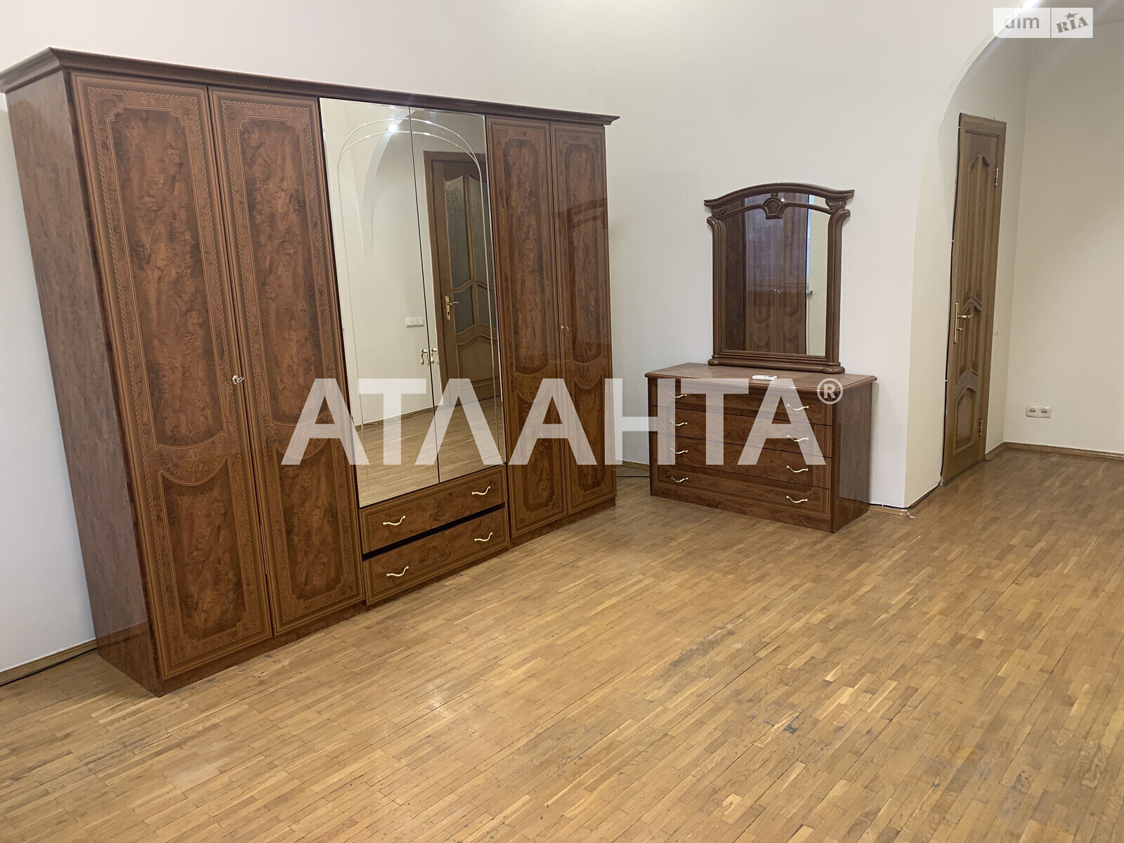 Продажа трехкомнатной квартиры в Киеве, на ул. Михайловская, район Шевченковский фото 1 Продажа трехкомнатной квартиры в Киеве, на ул. Михайловская, район Шевченковский фото 1