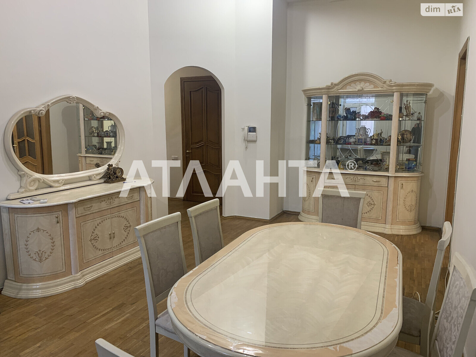 Продажа трехкомнатной квартиры в Киеве, на ул. Михайловская, район Шевченковский фото 1 Продажа трехкомнатной квартиры в Киеве, на ул. Михайловская, район Шевченковский фото 1