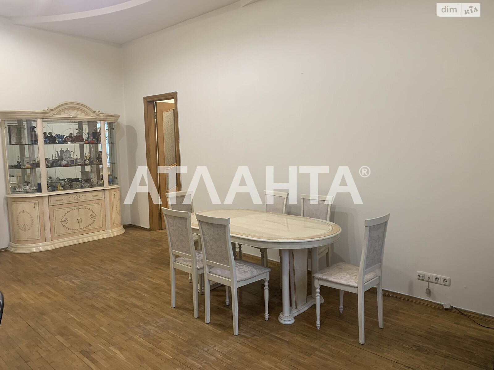 Продажа трехкомнатной квартиры в Киеве, на ул. Михайловская, район Шевченковский фото 1 Продажа трехкомнатной квартиры в Киеве, на ул. Михайловская, район Шевченковский фото 1