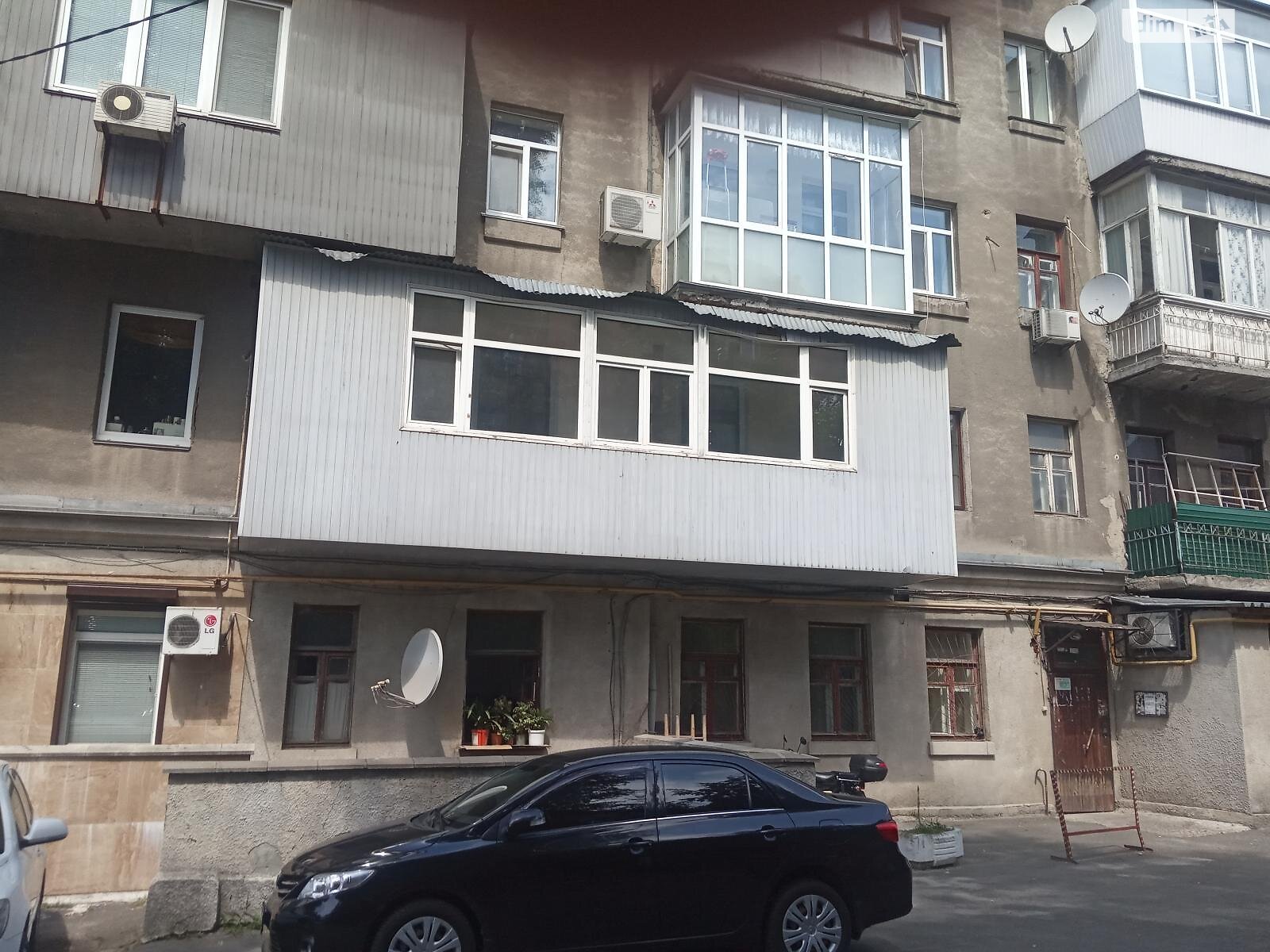 Продажа четырехкомнатной квартиры в Киеве, на ул. Олеся Гончара 67, район Центр фото 1