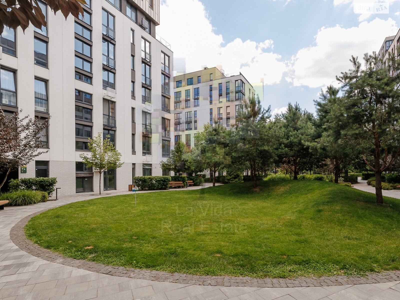 Продаж трикімнатної квартири в Києві, на вул. Салютна 2 корпус 7, район Шевченківський фото 1