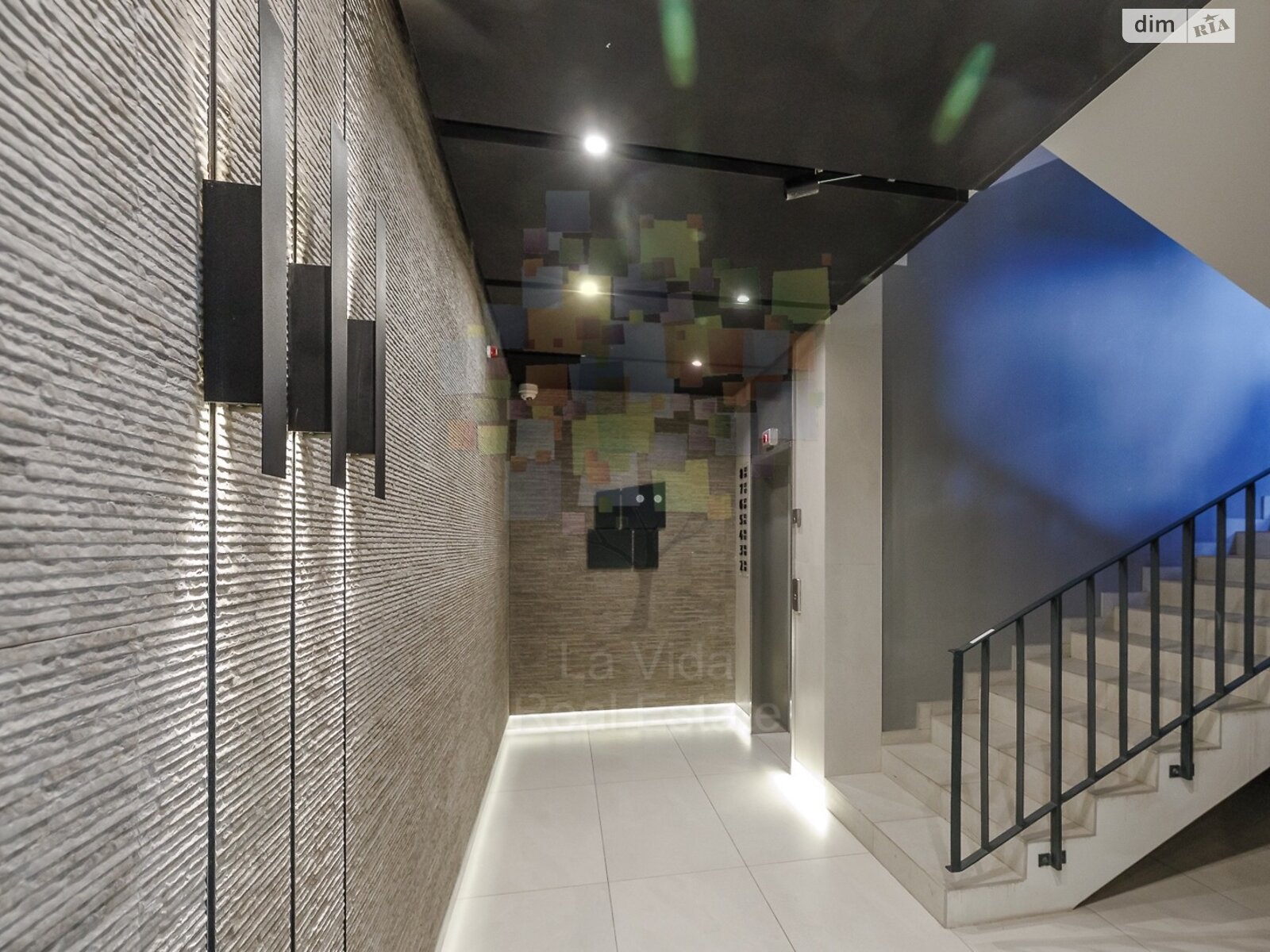 Продаж трикімнатної квартири в Києві, на вул. Салютна 2 корпус 7, район Шевченківський фото 1