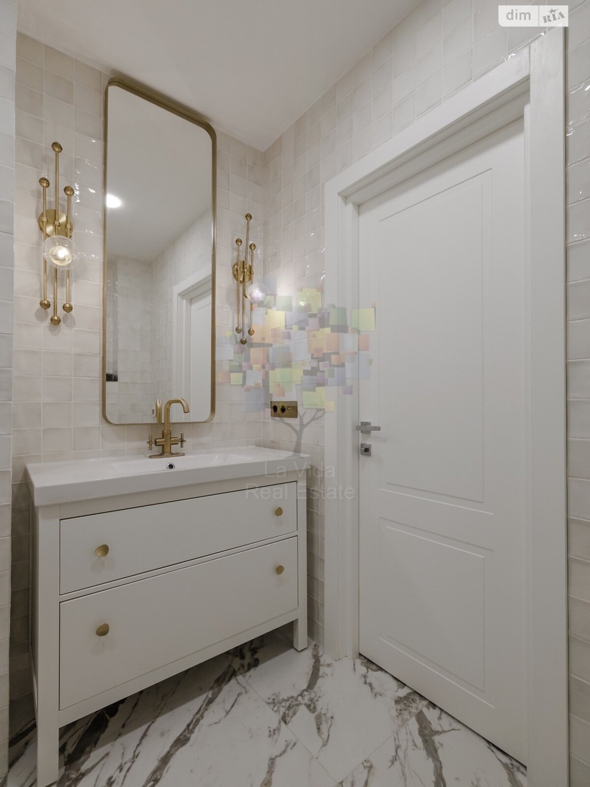 Продаж трикімнатної квартири в Києві, на вул. Салютна 2 корпус 7, район Шевченківський фото 1