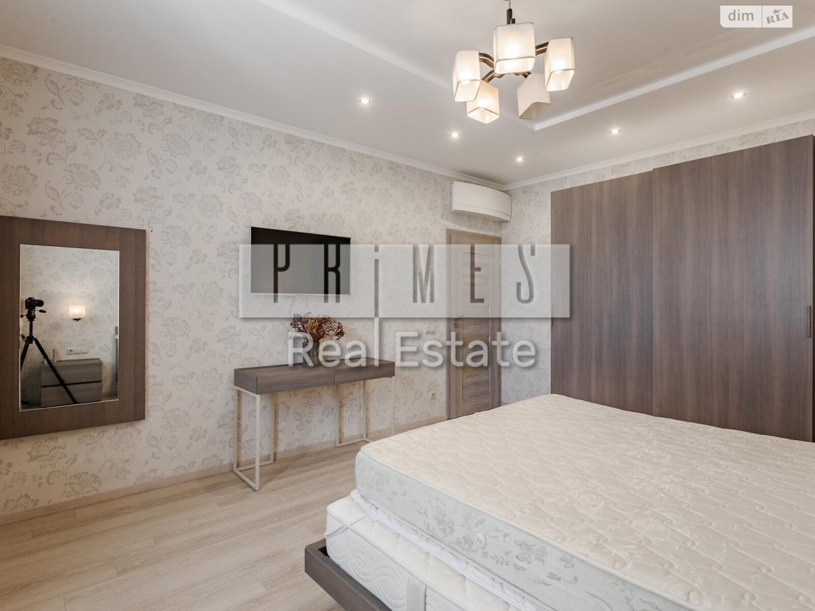 Продажа пятикомнатной квартиры в Киеве, на бул. Тараса Шевченко 27Б, район Шевченковский фото 1