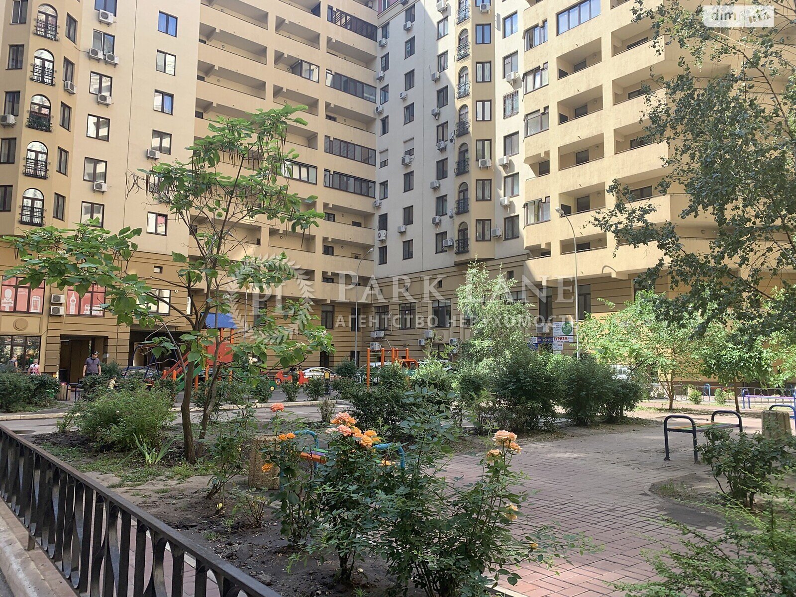Продаж трикімнатної квартири в Києві, на вул. В'ячеслава Чорновола 29А, район Шевченківський фото 1 Продаж трикімнатної квартири в Києві, на вул. В'ячеслава Чорновола 29А, район Шевченківський фото 1