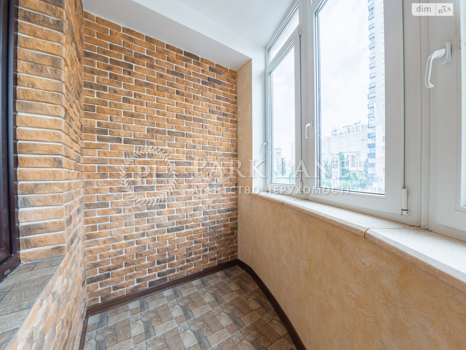 Продаж трикімнатної квартири в Києві, на вул. В'ячеслава Чорновола 29А, район Шевченківський фото 1 Продаж трикімнатної квартири в Києві, на вул. В'ячеслава Чорновола 29А, район Шевченківський фото 1
