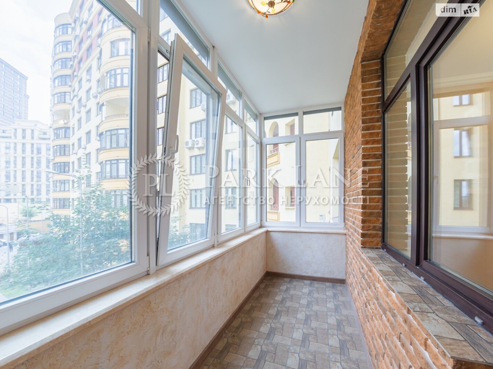 Продаж трикімнатної квартири в Києві, на вул. В'ячеслава Чорновола 29А, район Шевченківський фото 1 Продаж трикімнатної квартири в Києві, на вул. В'ячеслава Чорновола 29А, район Шевченківський фото 1