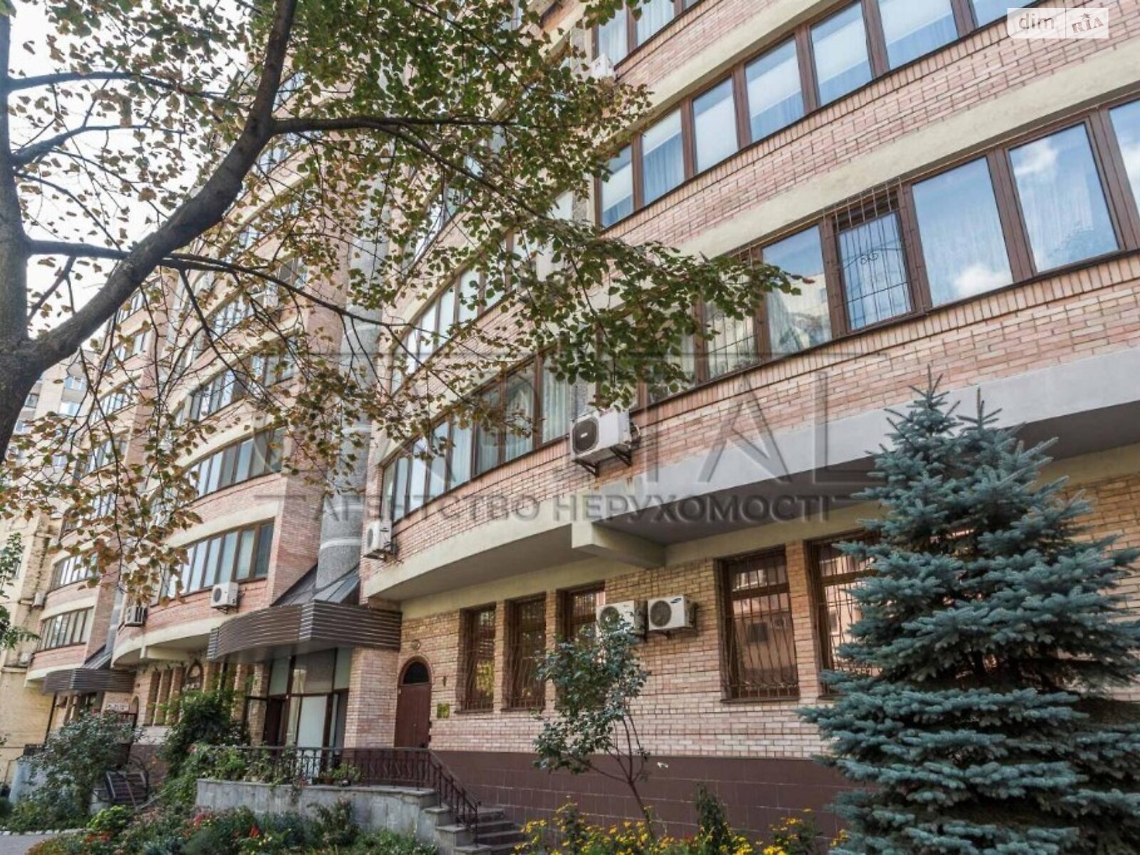 Продаж трикімнатної квартири в Києві, на вул. Олександра Кониського, район Шевченківський фото 1 Продаж трикімнатної квартири в Києві, на вул. Олександра Кониського, район Шевченківський фото 1