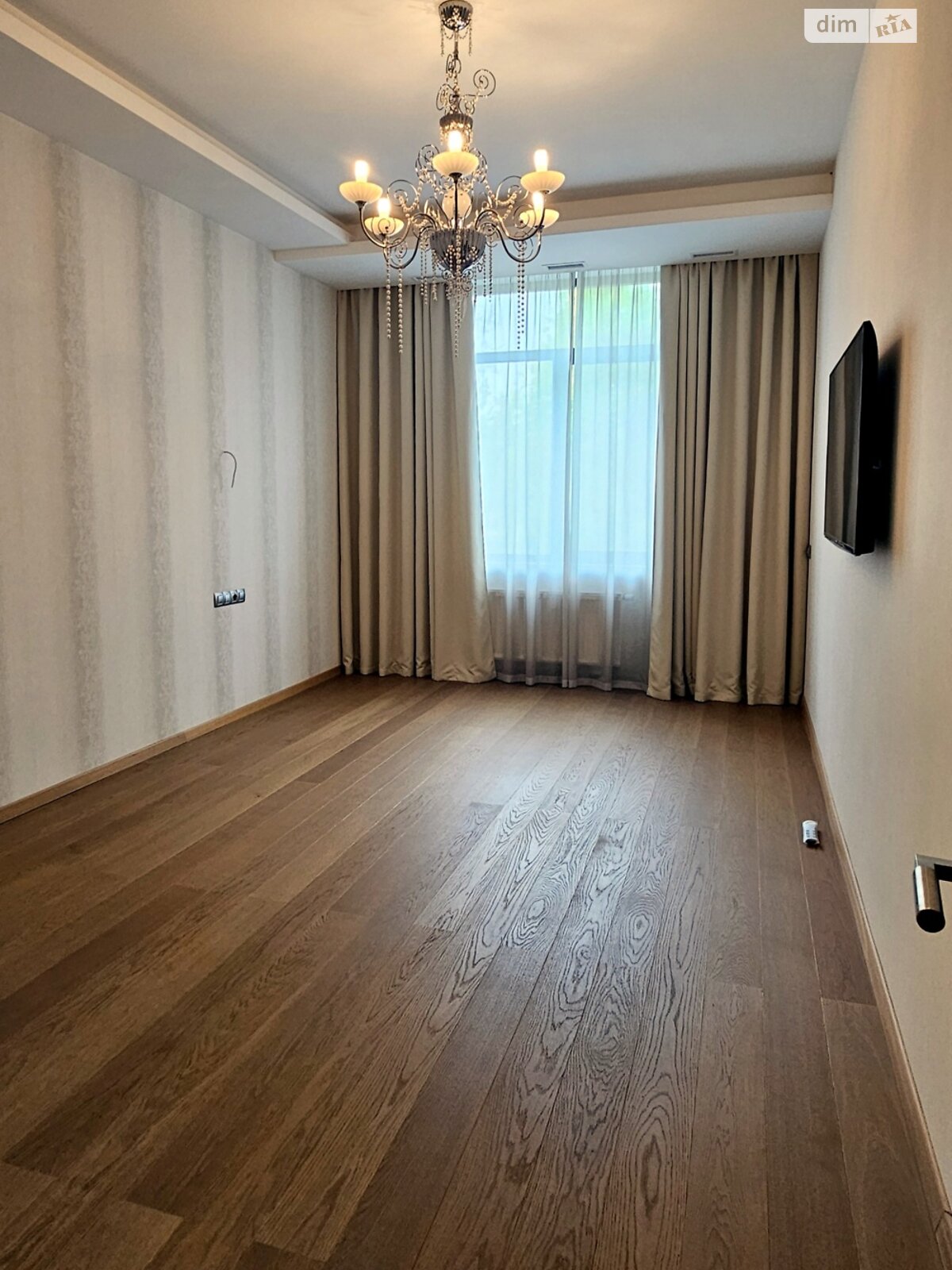 Продаж трикімнатної квартири в Києві, на просп. Берестейський 42, район Шулявка фото 1 Продаж трикімнатної квартири в Києві, на просп. Берестейський 42, район Шулявка фото 1
