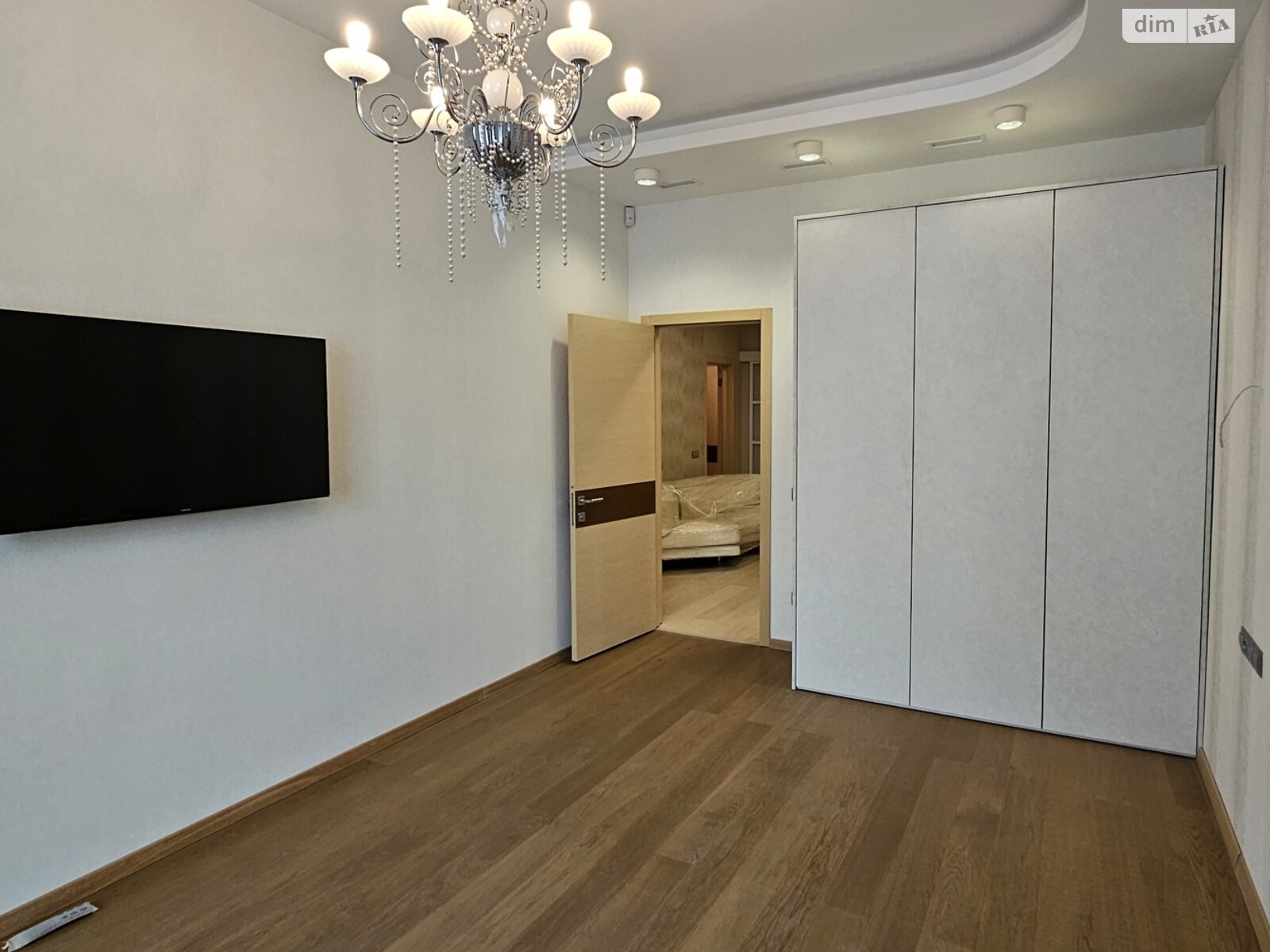 Продаж трикімнатної квартири в Києві, на просп. Берестейський 42, район Шулявка фото 1 Продаж трикімнатної квартири в Києві, на просп. Берестейський 42, район Шулявка фото 1