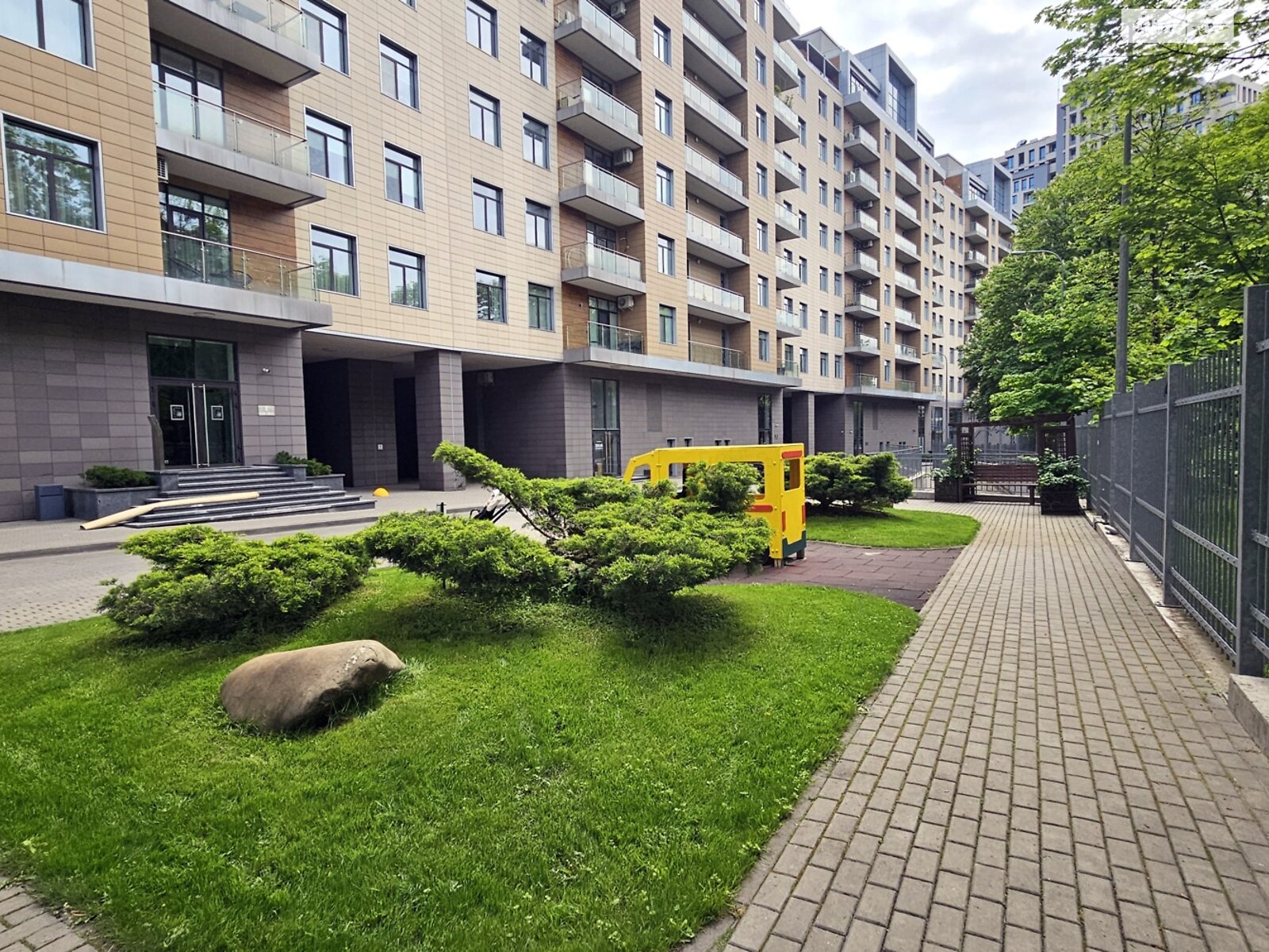 Продаж трикімнатної квартири в Києві, на просп. Берестейський 42, район Шулявка фото 1 Продаж трикімнатної квартири в Києві, на просп. Берестейський 42, район Шулявка фото 1