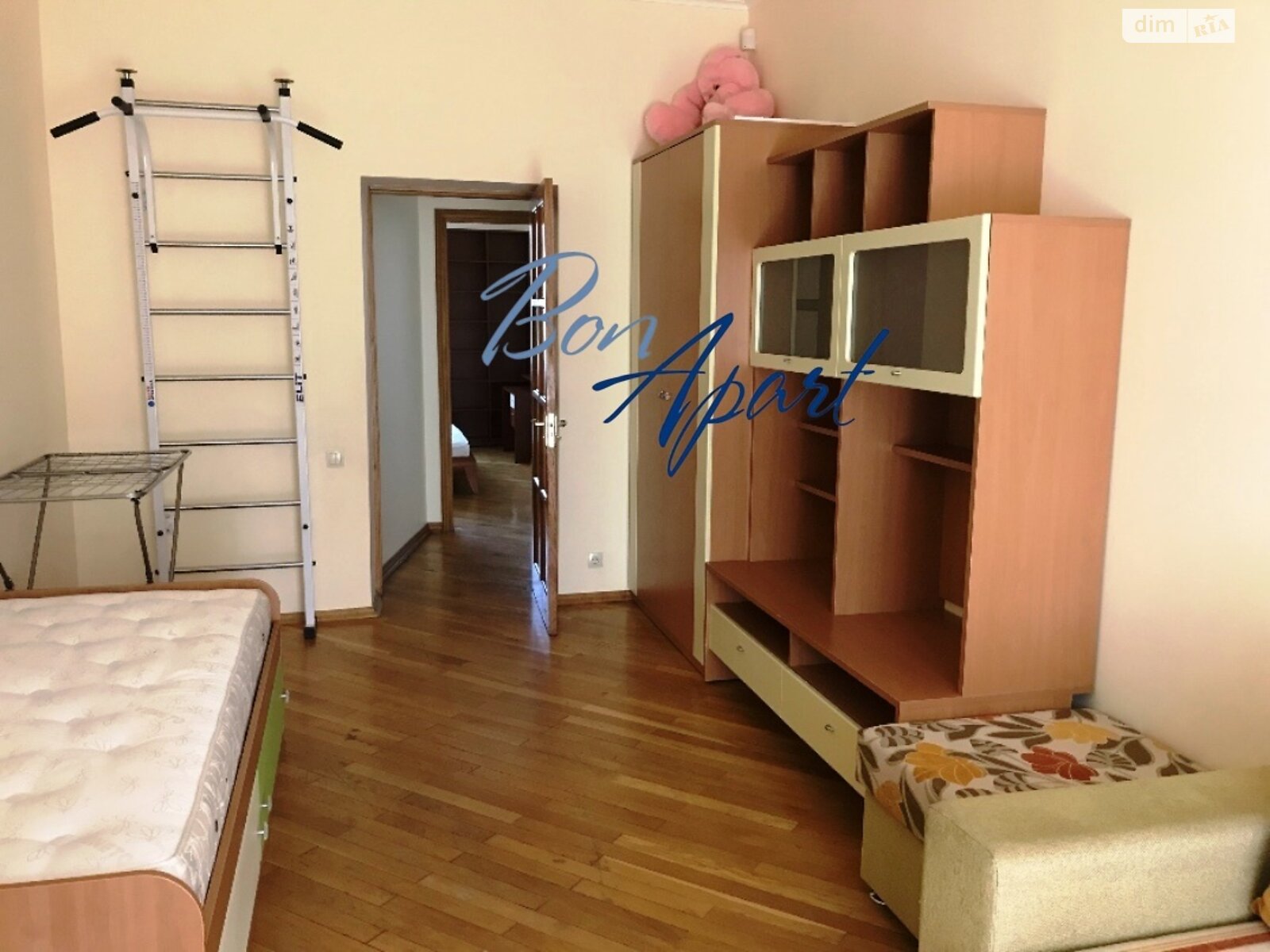 Продаж трикімнатної квартири в Києві, на просп. Берестейський 45, район Шулявка фото 1 Продаж трикімнатної квартири в Києві, на просп. Берестейський 45, район Шулявка фото 1