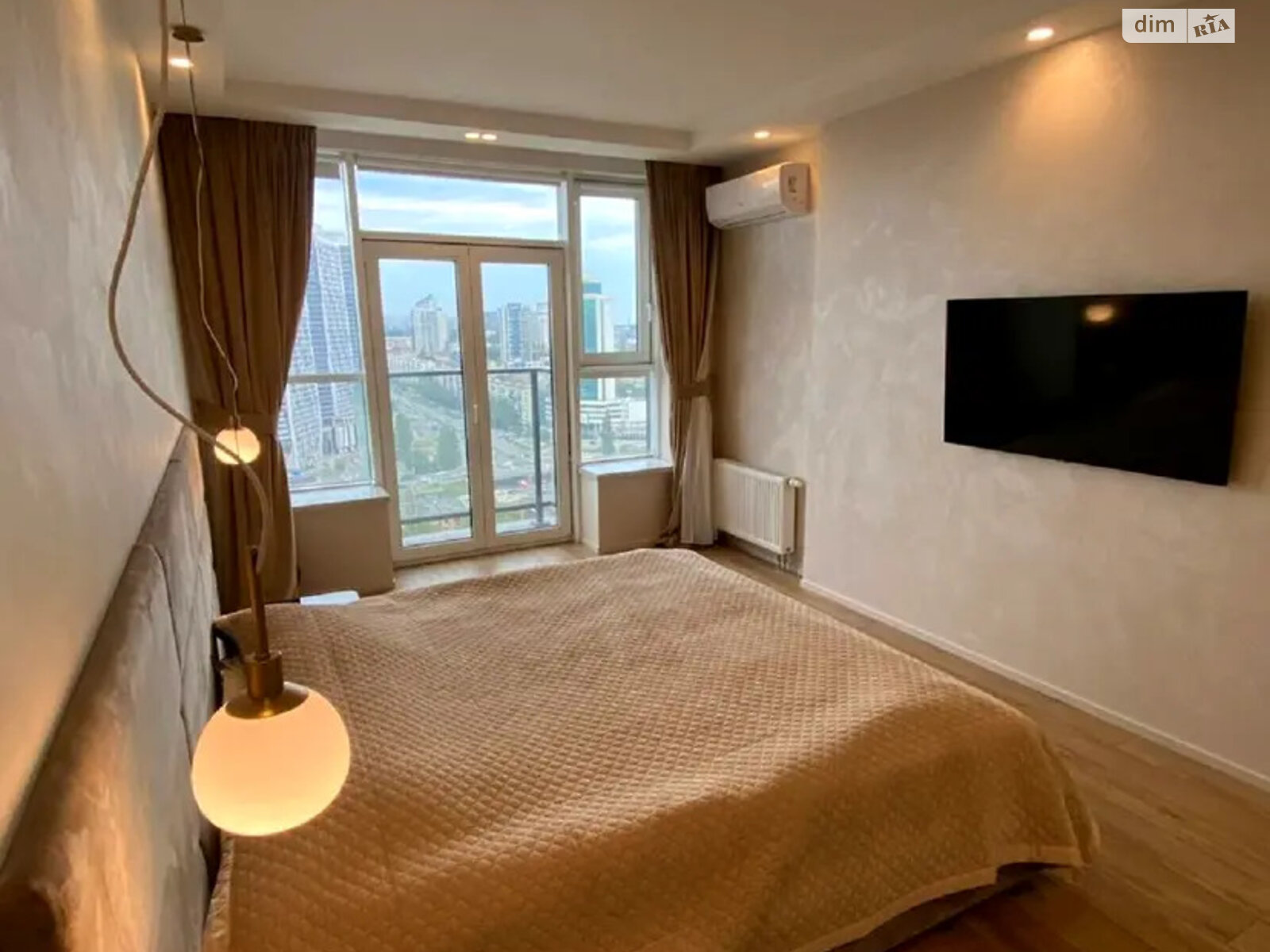 Продажа трехкомнатной квартиры в Киеве, на просп. Берестейский 5В, район Шулявка фото 1