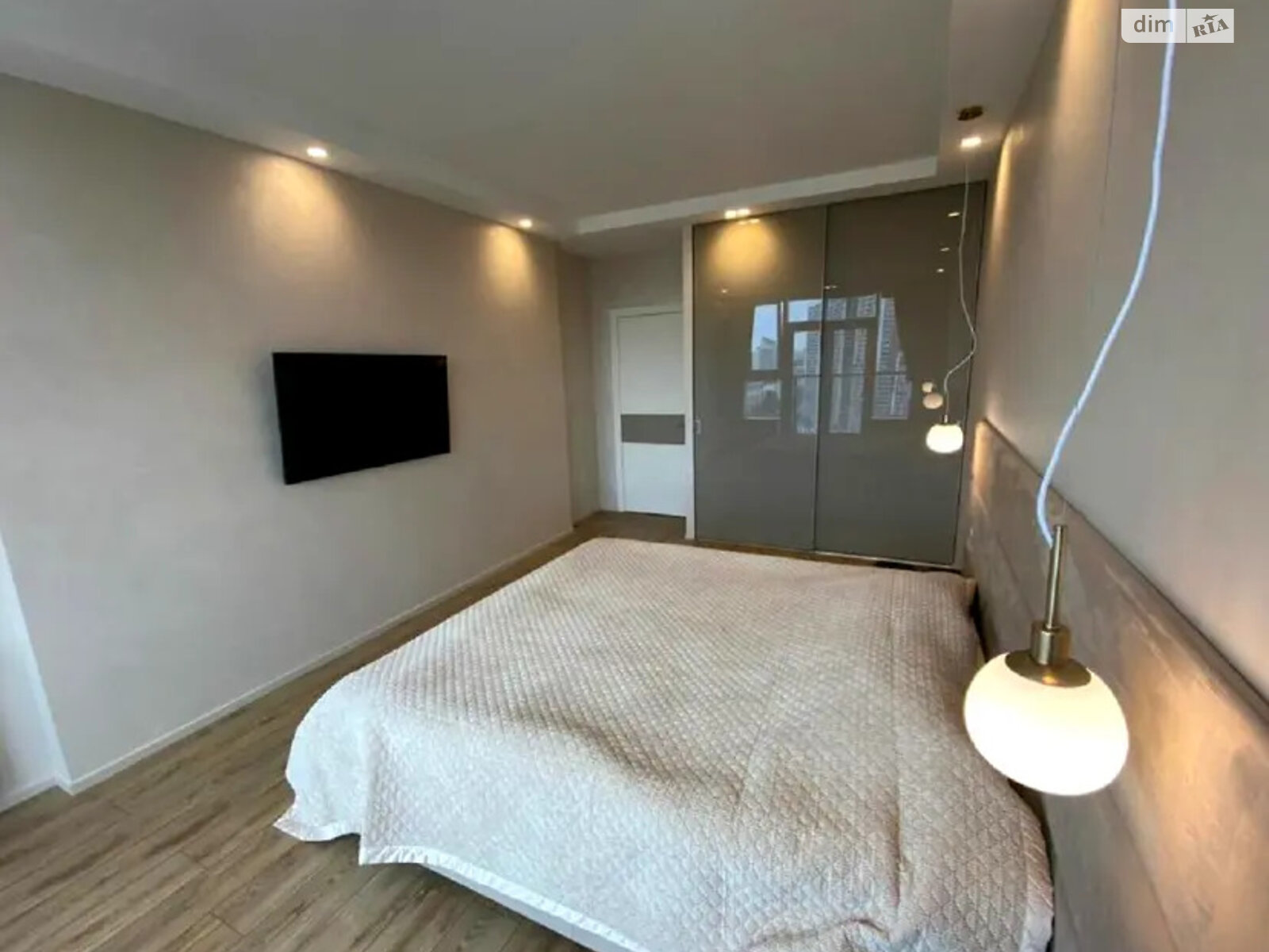 Продажа трехкомнатной квартиры в Киеве, на просп. Берестейский 5В, район Шулявка фото 1