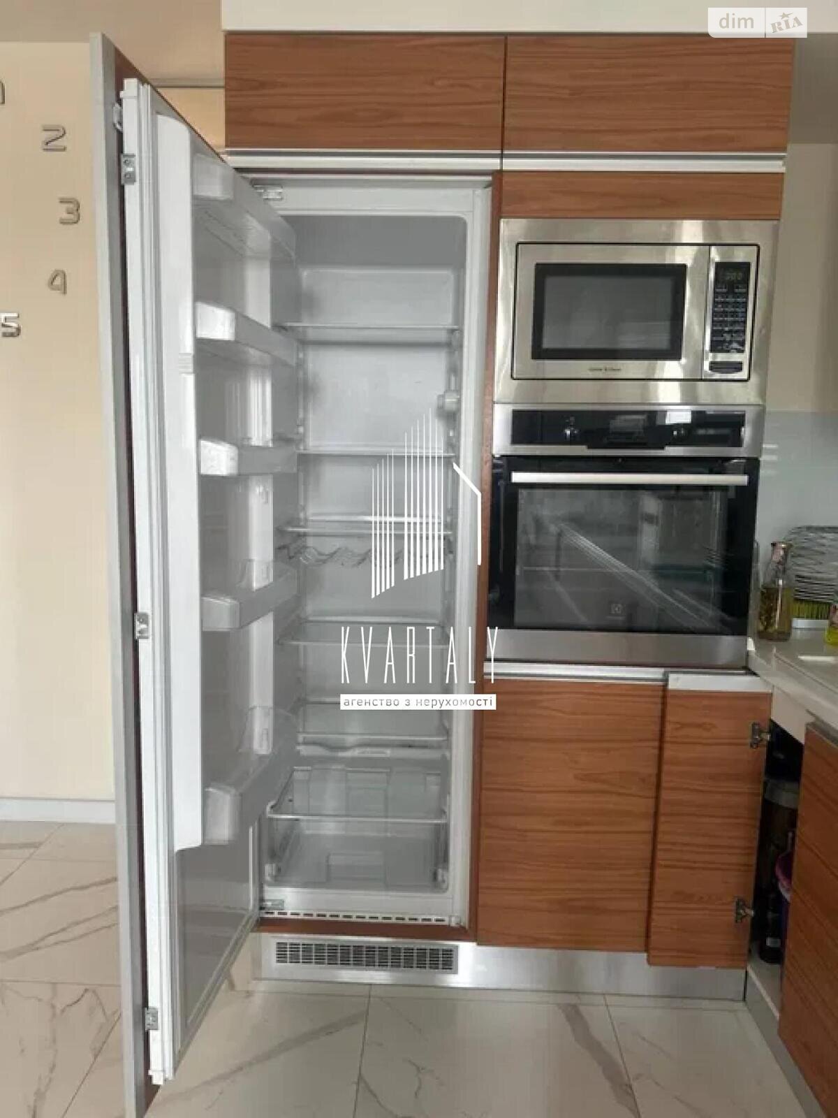 Продаж трикімнатної квартири в Києві, на вул. Казармена 6Г, район Шулявка фото 1