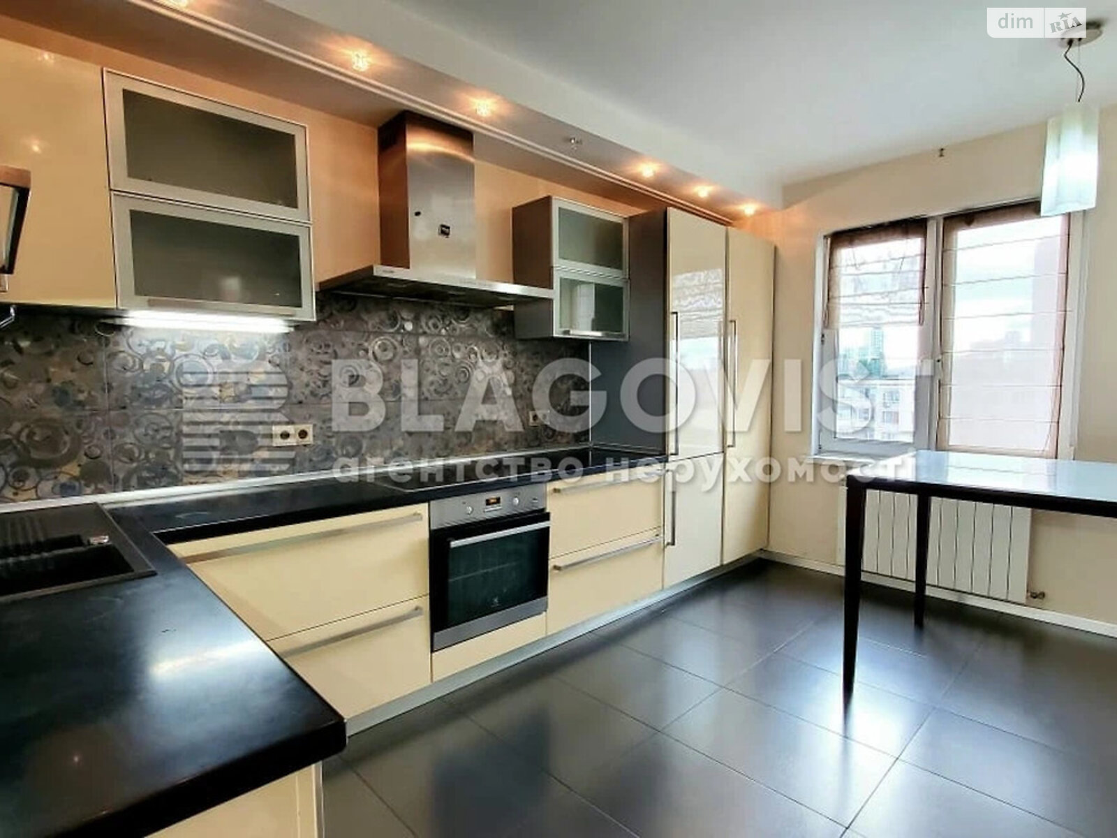 Продажа трехкомнатной квартиры в Киеве, на ул. Машиностроительная 21, район Шулявка фото 1