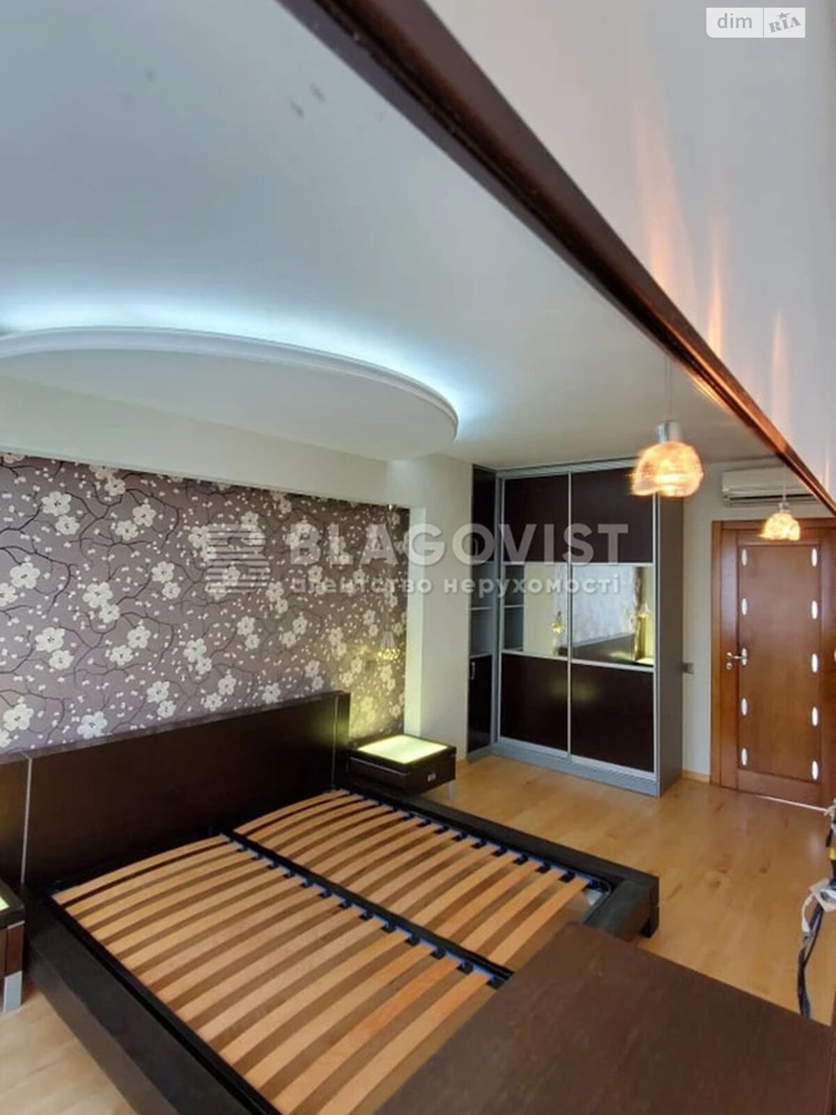 Продажа трехкомнатной квартиры в Киеве, на ул. Машиностроительная 21, район Шулявка фото 1