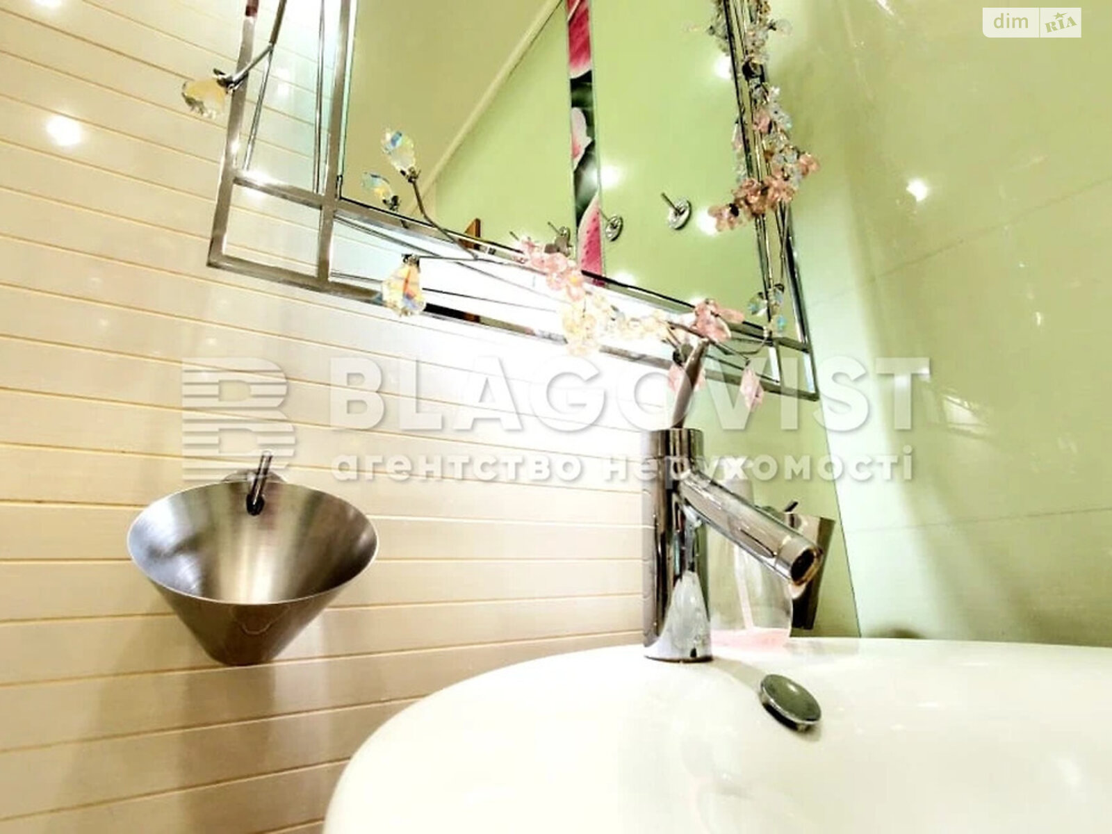 Продажа трехкомнатной квартиры в Киеве, на ул. Машиностроительная 21, район Шулявка фото 1