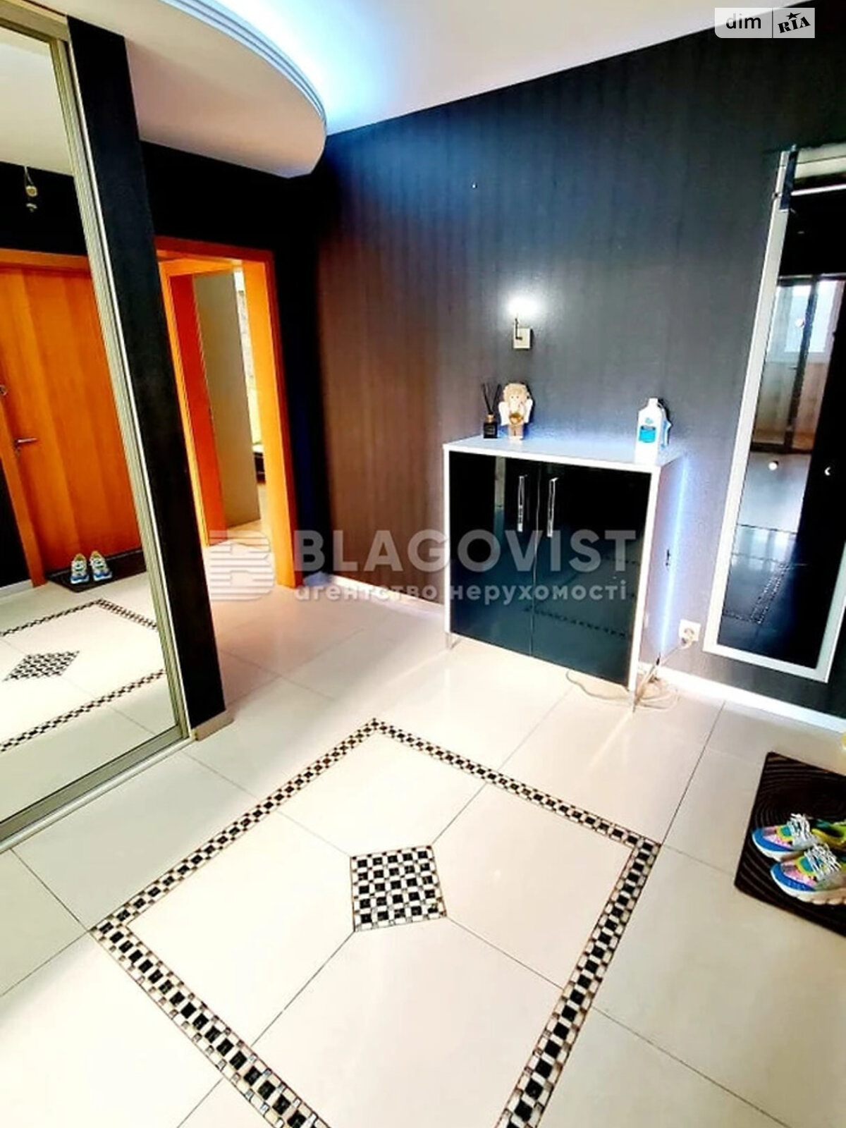 Продажа трехкомнатной квартиры в Киеве, на ул. Машиностроительная 21, район Шулявка фото 1