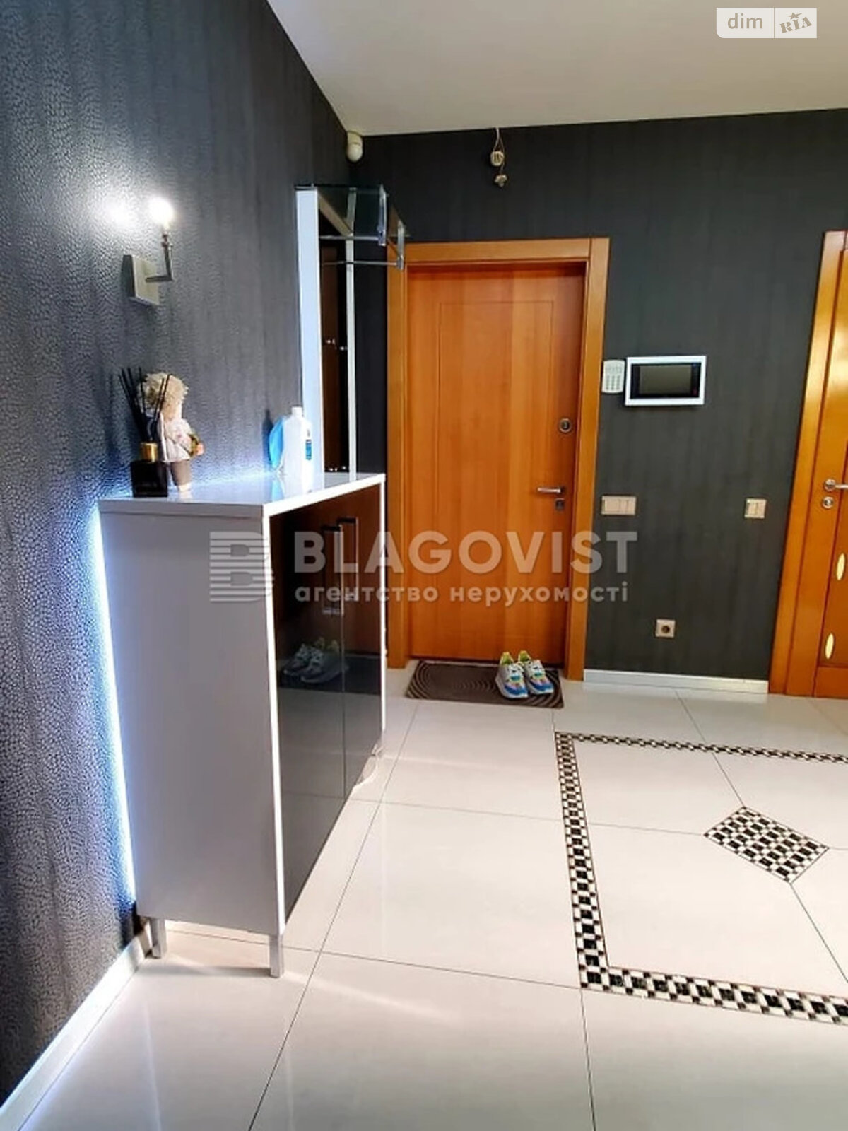 Продажа трехкомнатной квартиры в Киеве, на ул. Машиностроительная 21, район Шулявка фото 1