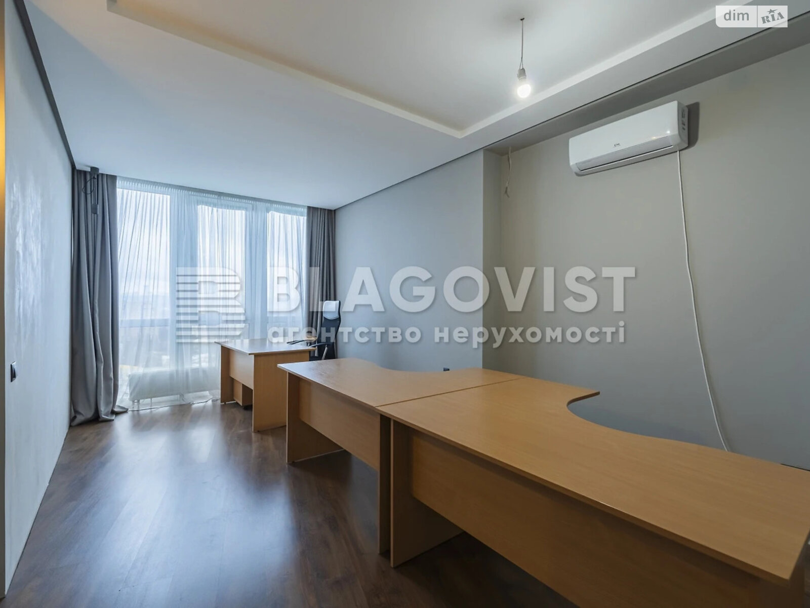 Продажа трехкомнатной квартиры в Киеве, на просп. Соборности 30, фото 1 Продажа трехкомнатной квартиры в Киеве, на просп. Соборности 30, фото 1