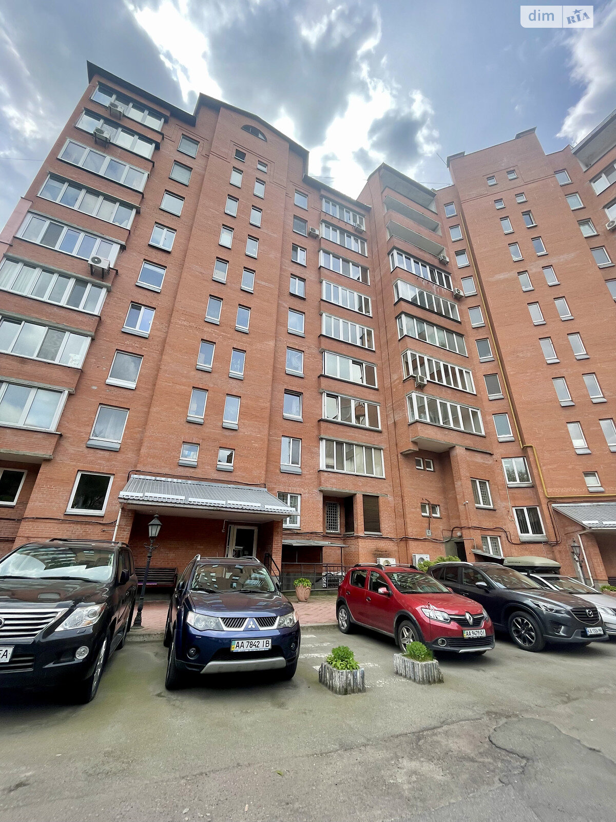 Продажа пятикомнатной квартиры в Киеве, на ул. Александра Конисского 52-58, район Солдатская Слободка фото 1 Продажа пятикомнатной квартиры в Киеве, на ул. Александра Конисского 52-58, район Солдатская Слободка фото 1