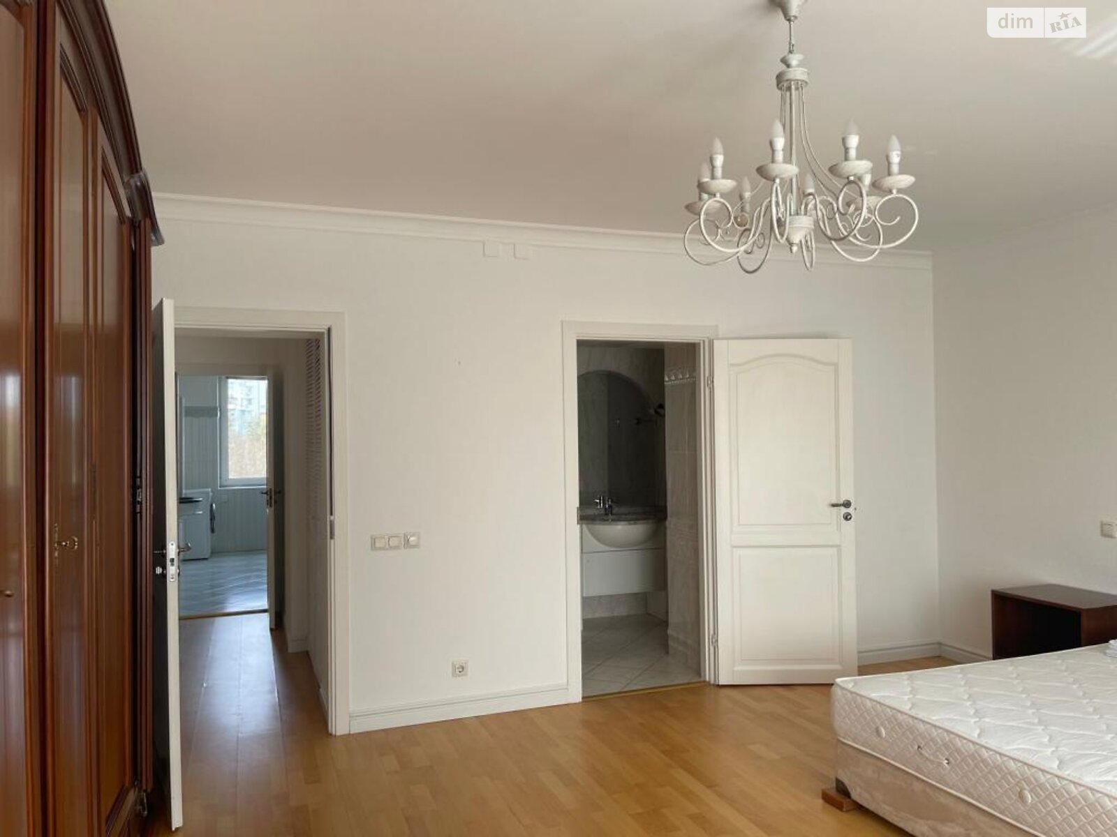 Продажа пятикомнатной квартиры в Киеве, на ул. Александра Конисского 52/58, район Солдатская Слободка фото 1 Продажа пятикомнатной квартиры в Киеве, на ул. Александра Конисского 52/58, район Солдатская Слободка фото 1