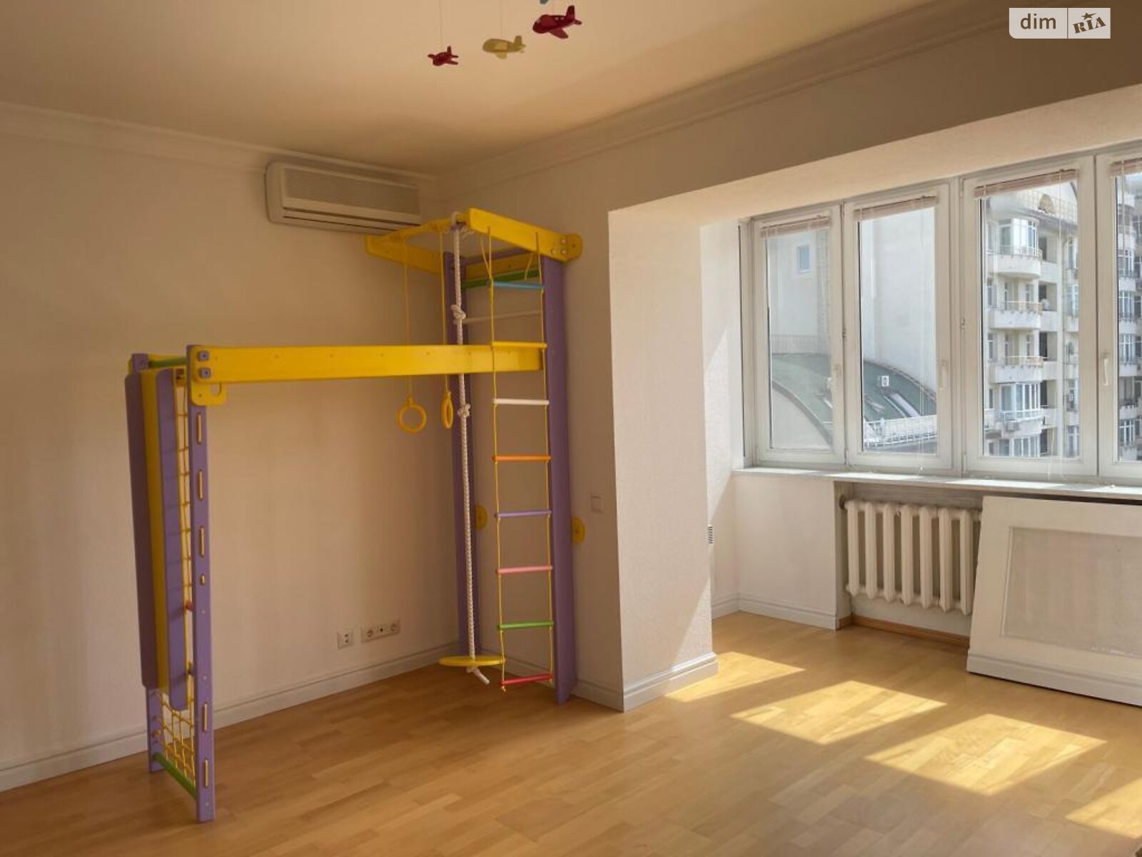 Продажа пятикомнатной квартиры в Киеве, на ул. Александра Конисского 52/58, район Солдатская Слободка фото 1 Продажа пятикомнатной квартиры в Киеве, на ул. Александра Конисского 52/58, район Солдатская Слободка фото 1
