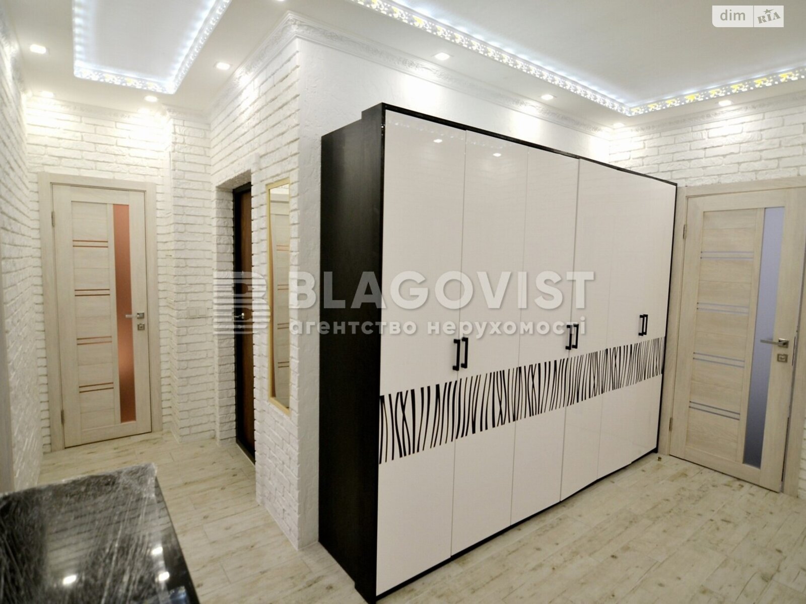 Продаж двокімнатної квартири в Києві, на вул. Дмитрівська 60/19, район Солдатська Слобідка фото 1 Продаж двокімнатної квартири в Києві, на вул. Дмитрівська 60/19, район Солдатська Слобідка фото 1