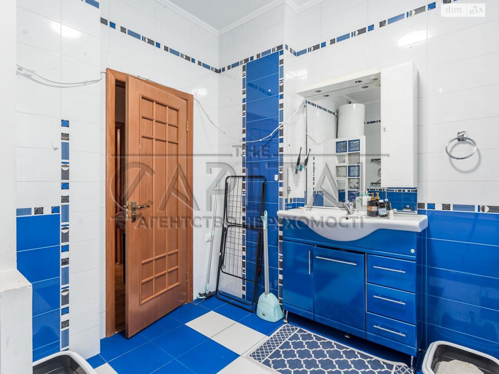Продажа пятикомнатной квартиры в Киеве, на ул. Дмитриевская 69, район Солдатская Слободка фото 1 Продажа пятикомнатной квартиры в Киеве, на ул. Дмитриевская 69, район Солдатская Слободка фото 1