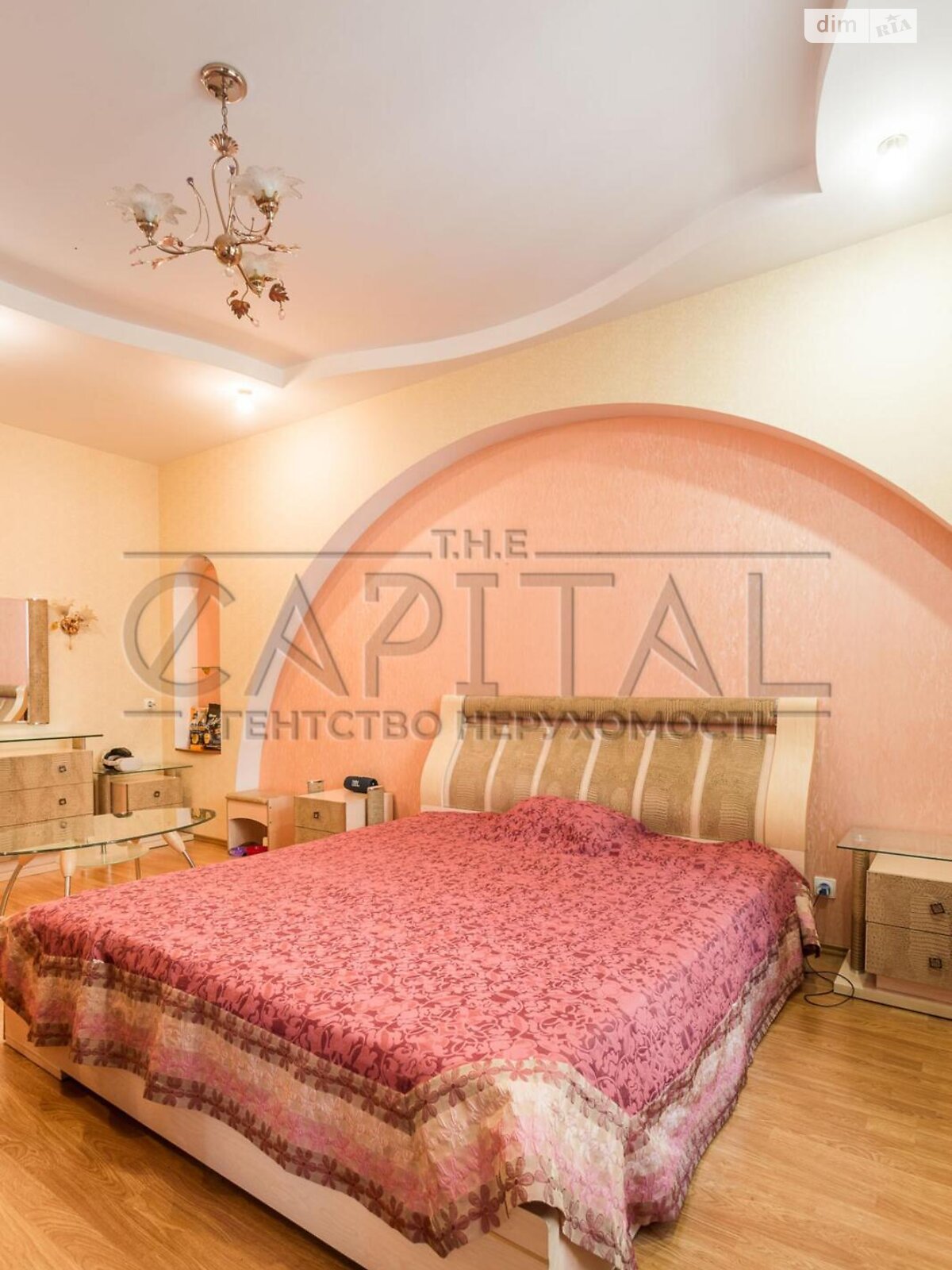 Продаж п`ятикімнатної квартири в Києві, на вул. Дмитрівська 69, район Солдатська Слобідка фото 1 Продаж п`ятикімнатної квартири в Києві, на вул. Дмитрівська 69, район Солдатська Слобідка фото 1