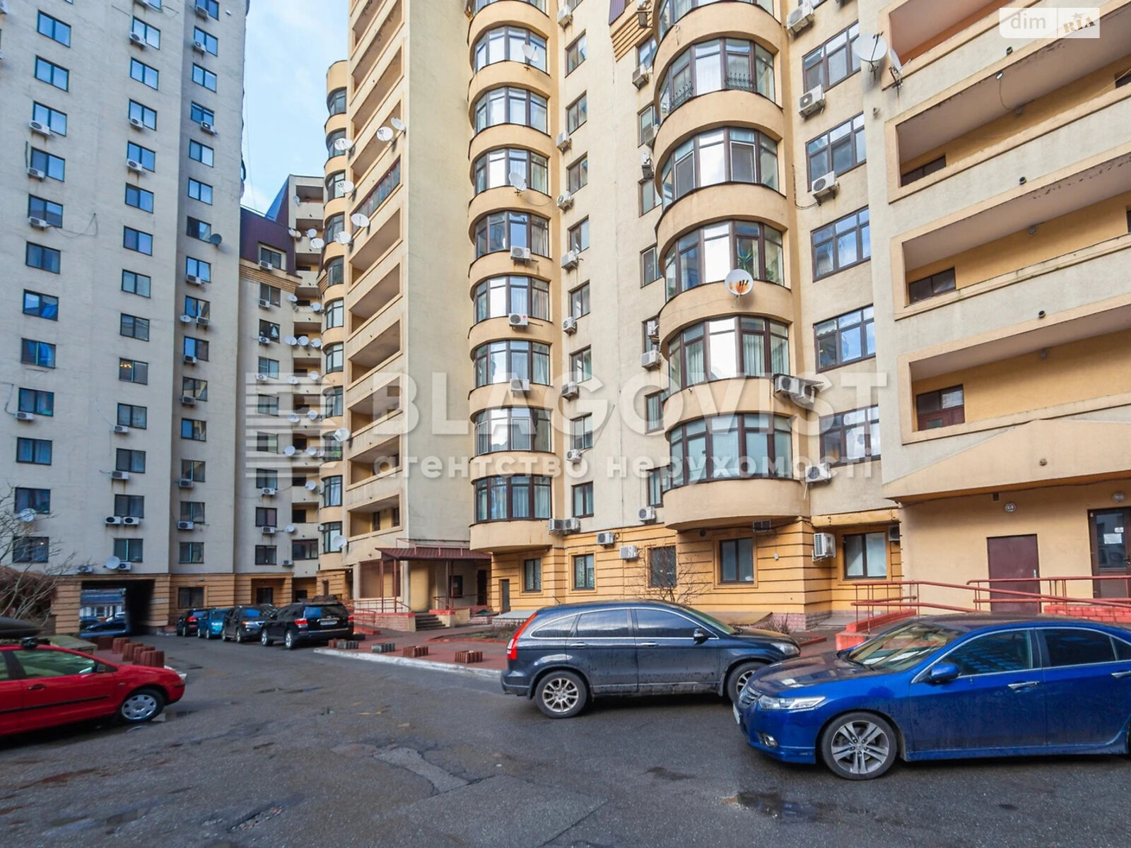 Продажа трехкомнатной квартиры в Киеве, на ул. Дмитриевская 69, район Солдатская Слободка фото 1 Продажа трехкомнатной квартиры в Киеве, на ул. Дмитриевская 69, район Солдатская Слободка фото 1