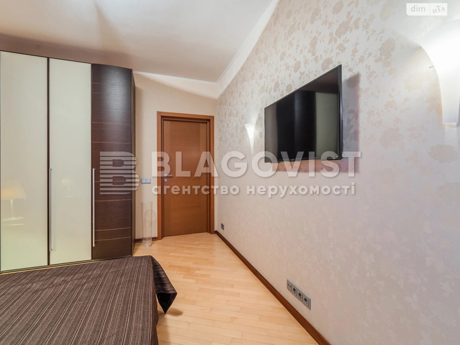Продажа трехкомнатной квартиры в Киеве, на ул. Дмитриевская 69, район Солдатская Слободка фото 1 Продажа трехкомнатной квартиры в Киеве, на ул. Дмитриевская 69, район Солдатская Слободка фото 1
