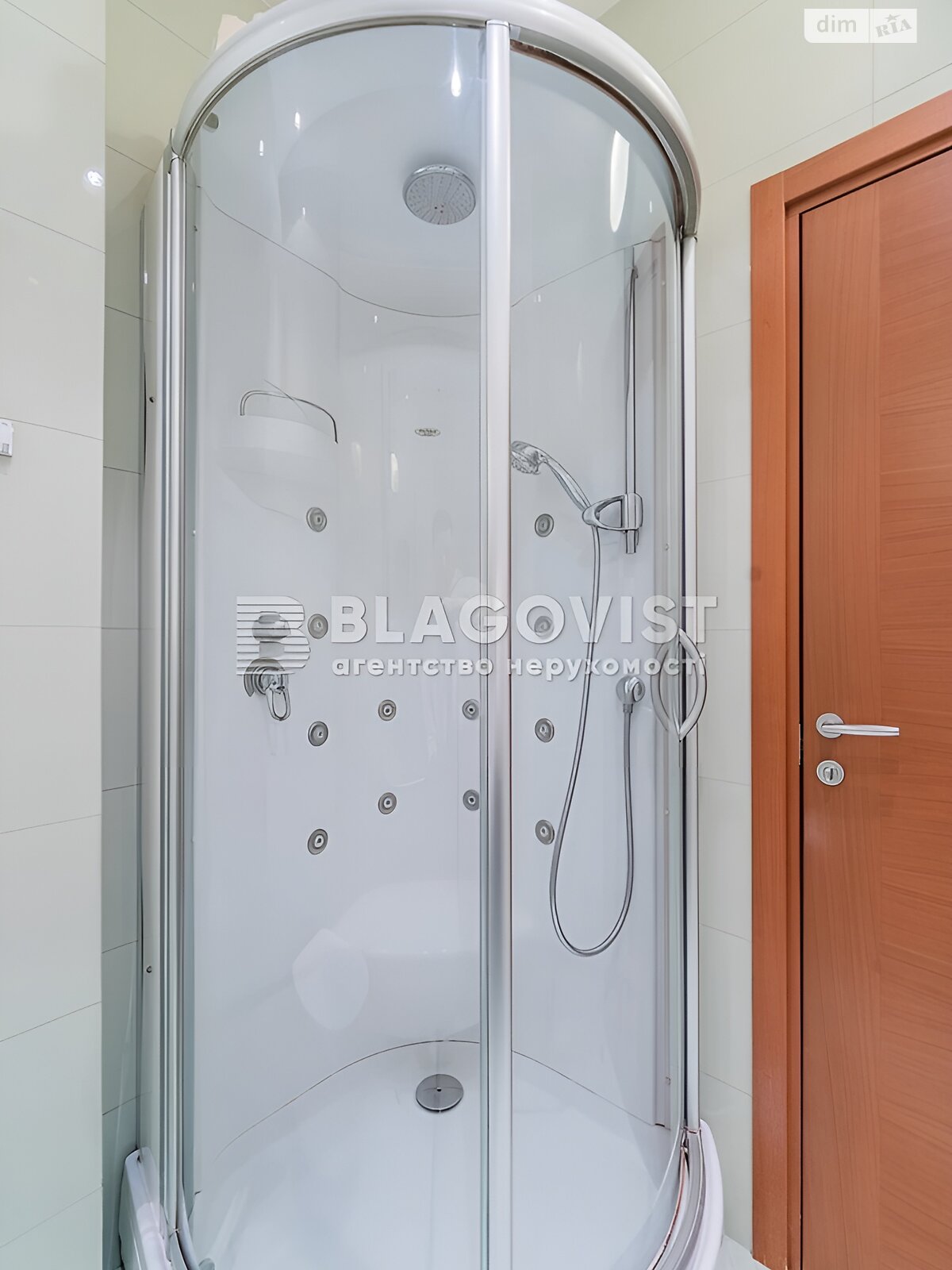 Продажа трехкомнатной квартиры в Киеве, на ул. Дмитриевская 69, район Солдатская Слободка фото 1 Продажа трехкомнатной квартиры в Киеве, на ул. Дмитриевская 69, район Солдатская Слободка фото 1
