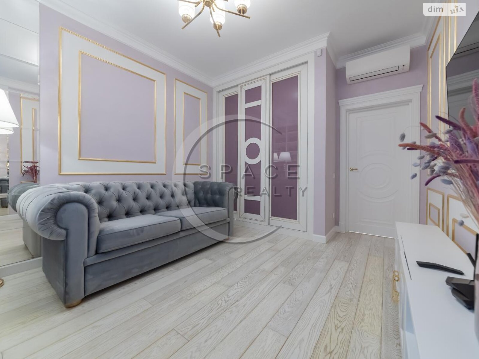 Продаж трикімнатної квартири в Києві, на вул. Дмитрівська 69, район Солдатська Слобідка фото 1 Продаж трикімнатної квартири в Києві, на вул. Дмитрівська 69, район Солдатська Слобідка фото 1