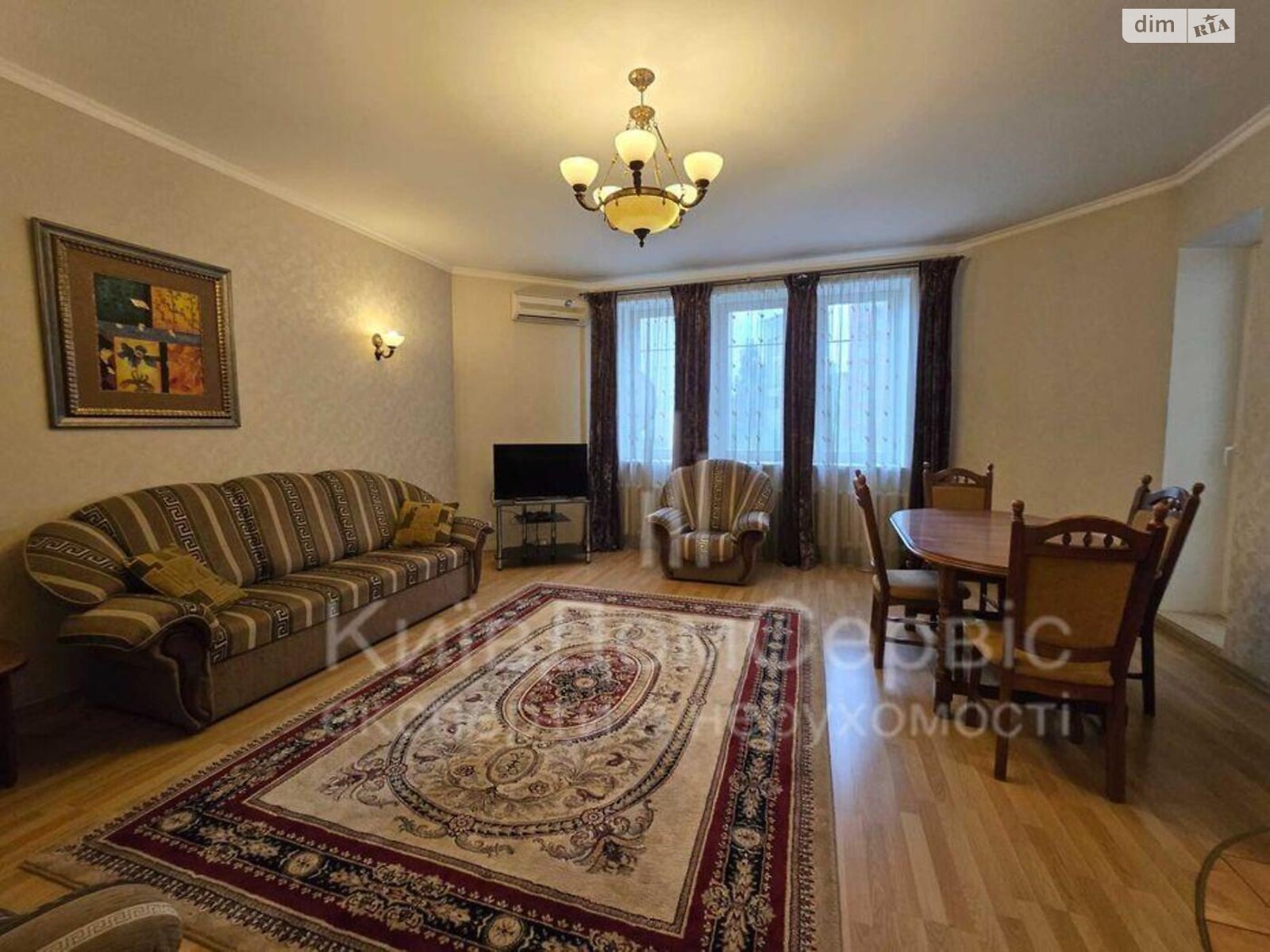 Продаж двокімнатної квартири в Києві, на вул. Дмитрівська 9-11, район Солдатська Слобідка фото 1 Продаж двокімнатної квартири в Києві, на вул. Дмитрівська 9-11, район Солдатська Слобідка фото 1