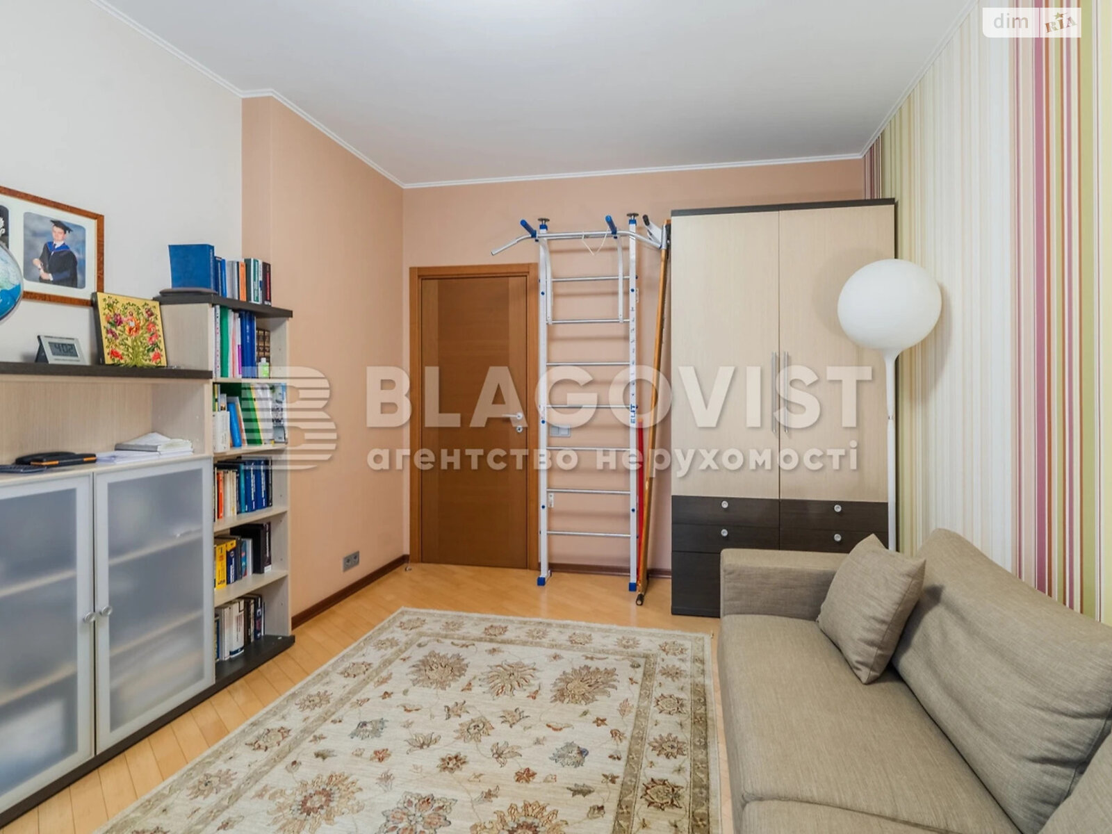 Продажа трехкомнатной квартиры в Киеве, на ул. Дмитриевская 69, район Солдатская Слободка фото 1 Продажа трехкомнатной квартиры в Киеве, на ул. Дмитриевская 69, район Солдатская Слободка фото 1