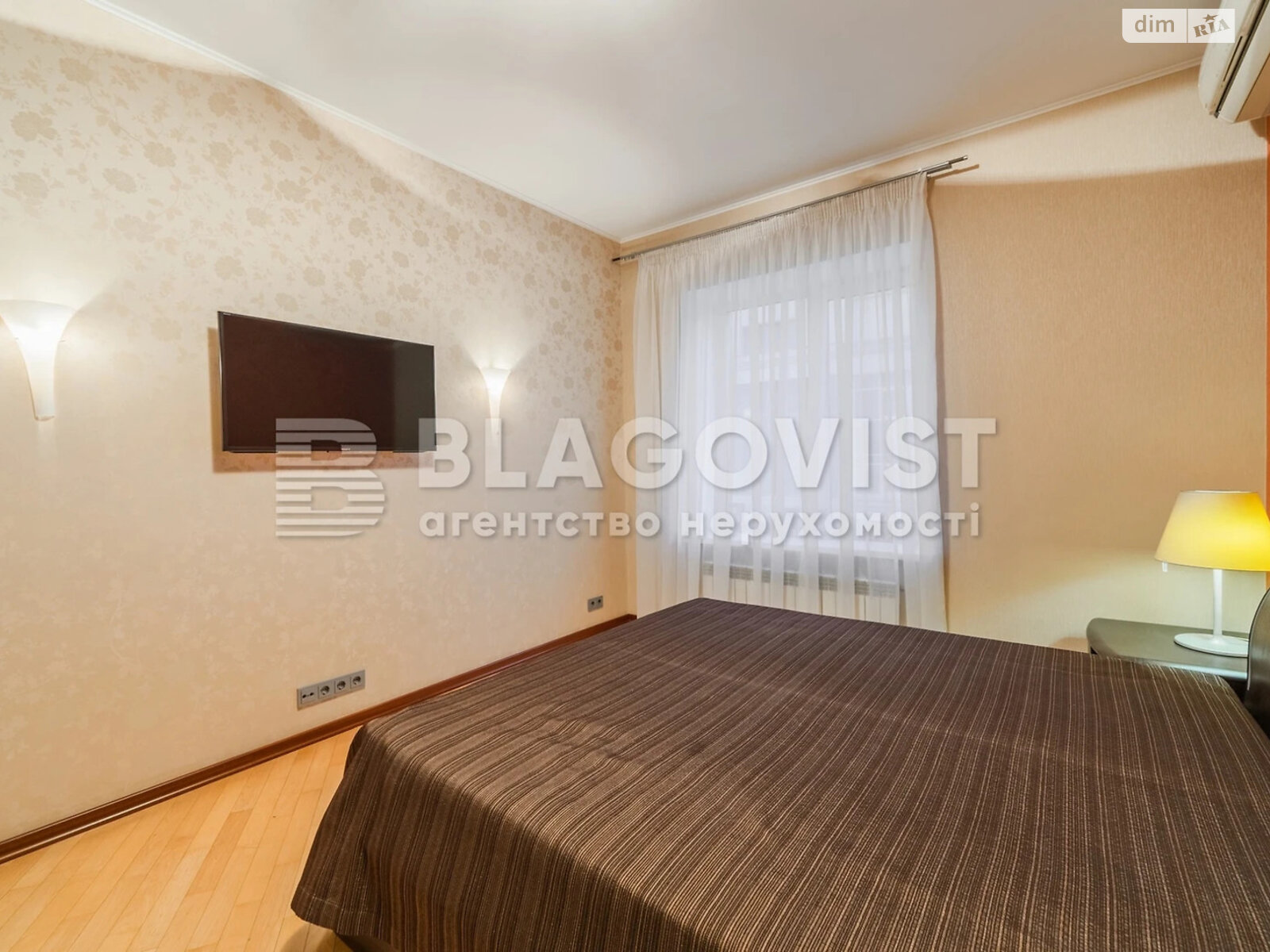 Продажа трехкомнатной квартиры в Киеве, на ул. Дмитриевская 69, район Солдатская Слободка фото 1 Продажа трехкомнатной квартиры в Киеве, на ул. Дмитриевская 69, район Солдатская Слободка фото 1