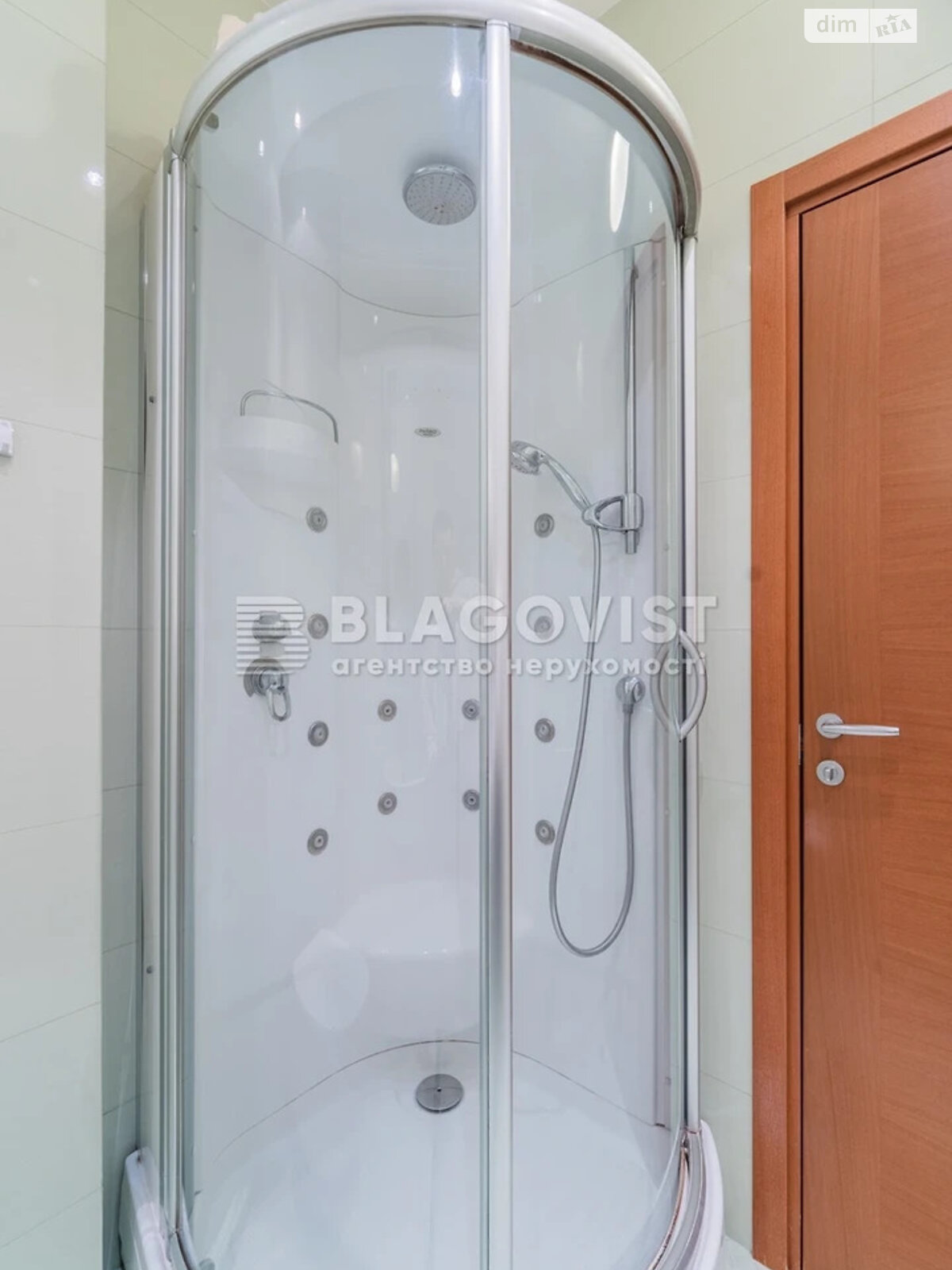 Продажа трехкомнатной квартиры в Киеве, на ул. Дмитриевская 69, район Солдатская Слободка фото 1 Продажа трехкомнатной квартиры в Киеве, на ул. Дмитриевская 69, район Солдатская Слободка фото 1