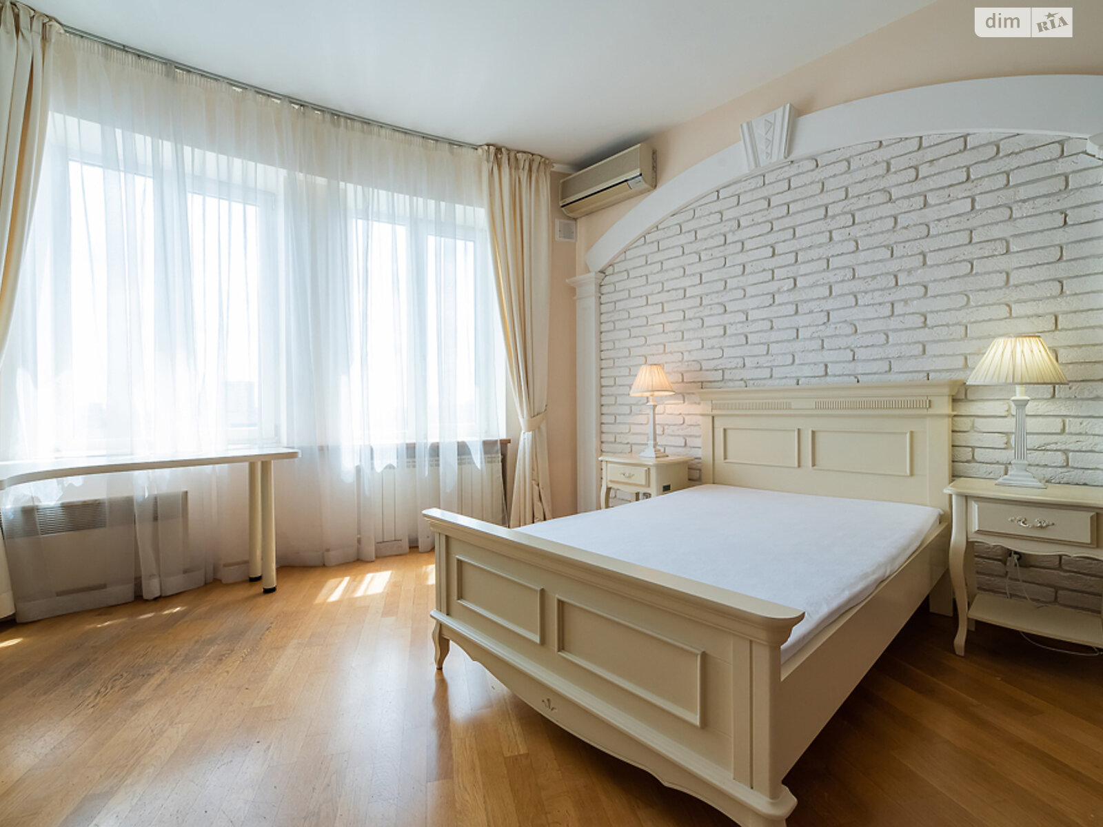 Продаж чотирикімнатної квартири в Києві, на вул. Дмитрівська 13А, район Шевченківський фото 1 Продаж чотирикімнатної квартири в Києві, на вул. Дмитрівська 13А, район Шевченківський фото 1