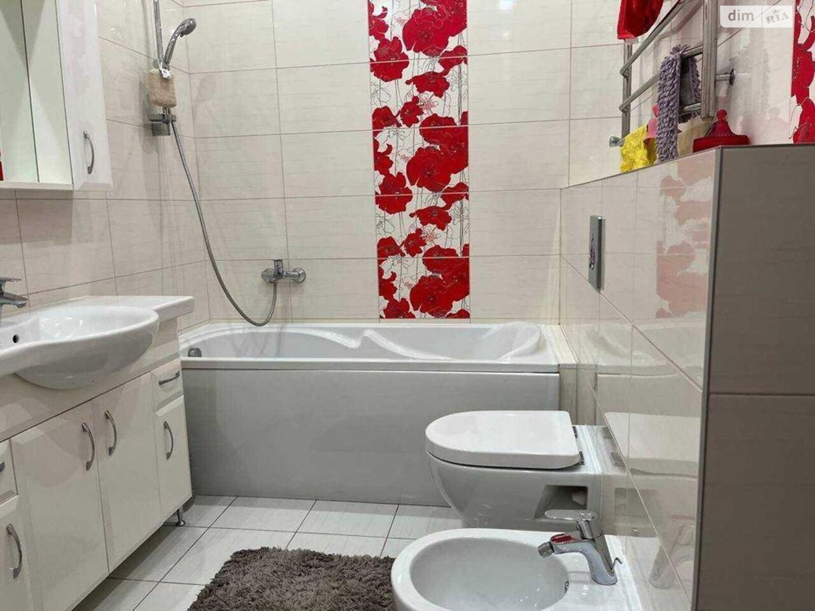 Продаж трикімнатної квартири в Києві, на вул. Дмитрівська 82, район Солдатська Слобідка фото 1 Продаж трикімнатної квартири в Києві, на вул. Дмитрівська 82, район Солдатська Слобідка фото 1