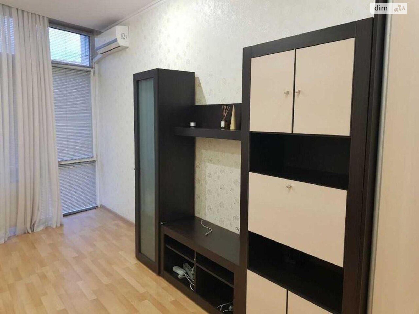 Продаж трикімнатної квартири в Києві, на вул. Дмитрівська 82, район Солдатська Слобідка фото 1 Продаж трикімнатної квартири в Києві, на вул. Дмитрівська 82, район Солдатська Слобідка фото 1