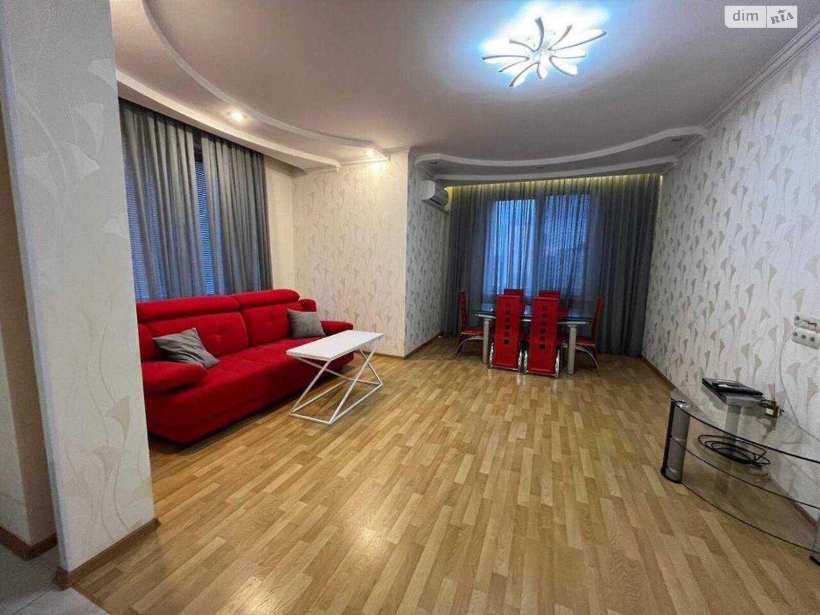 Продаж трикімнатної квартири в Києві, на вул. Дмитрівська 82, район Солдатська Слобідка фото 1 Продаж трикімнатної квартири в Києві, на вул. Дмитрівська 82, район Солдатська Слобідка фото 1