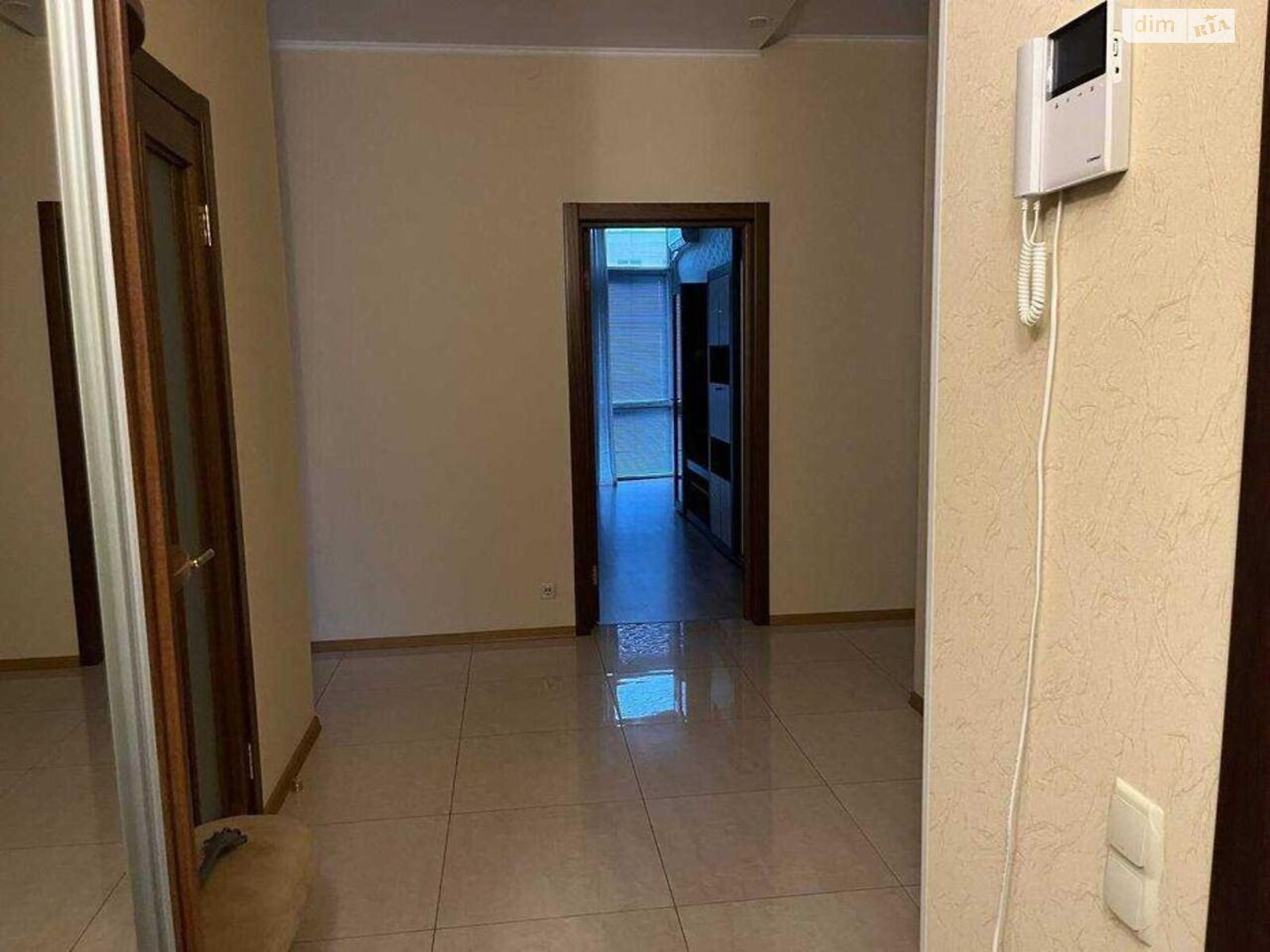 Продаж трикімнатної квартири в Києві, на вул. Дмитрівська 82, район Солдатська Слобідка фото 1 Продаж трикімнатної квартири в Києві, на вул. Дмитрівська 82, район Солдатська Слобідка фото 1