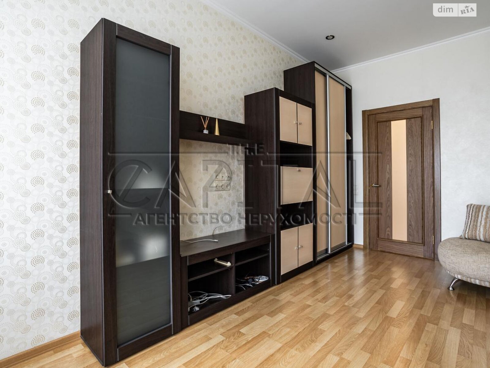 Продаж трикімнатної квартири в Києві, на вул. Дмитрівська 82, район Солдатська Слобідка фото 1 Продаж трикімнатної квартири в Києві, на вул. Дмитрівська 82, район Солдатська Слобідка фото 1